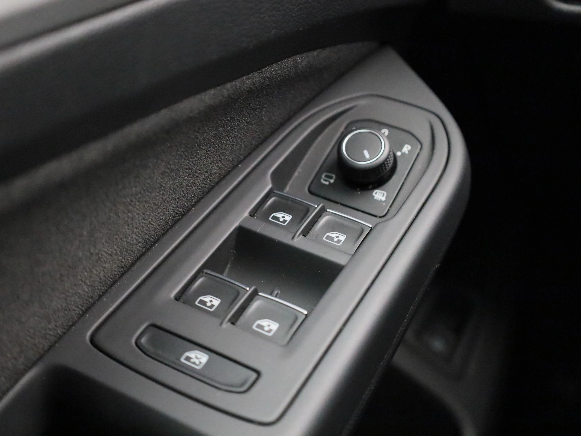 Volkswagen-Golf-image-29