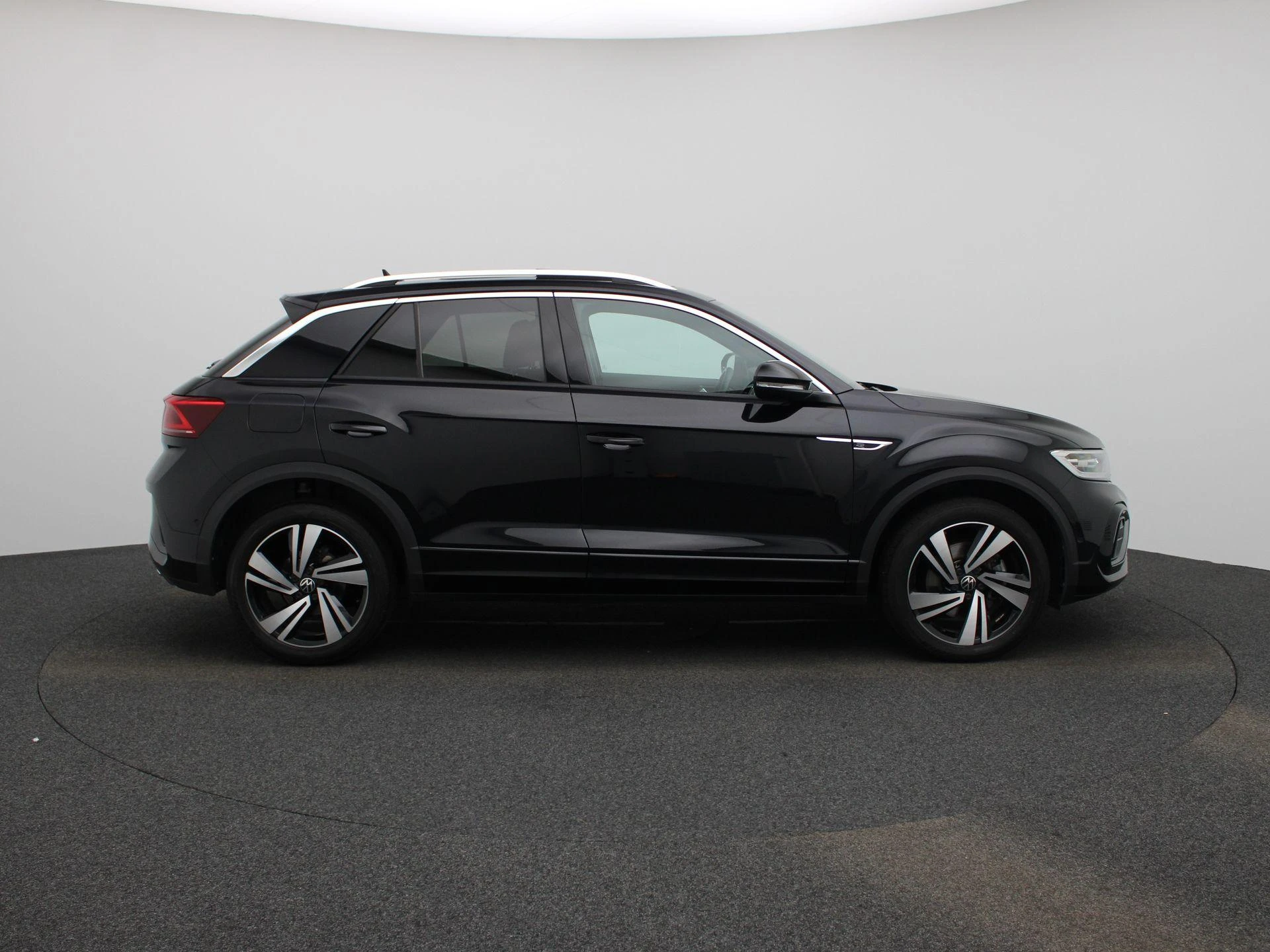 Volkswagen-T-Roc-image-5