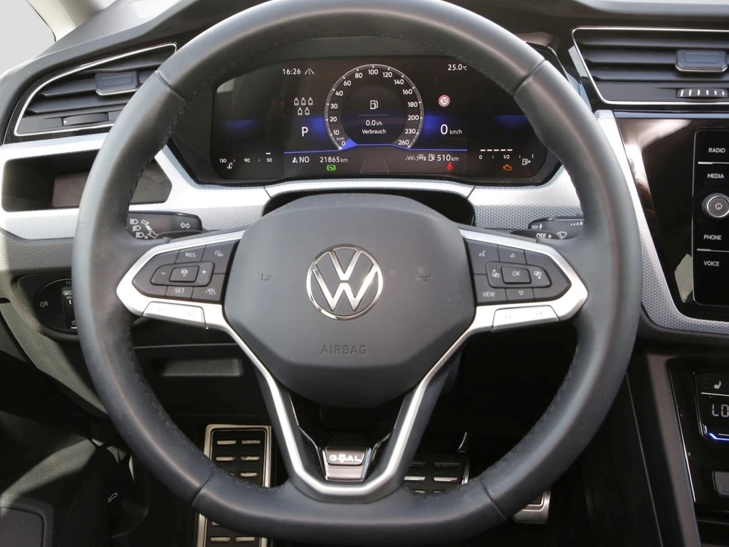 Volkswagen-Touran-image-13