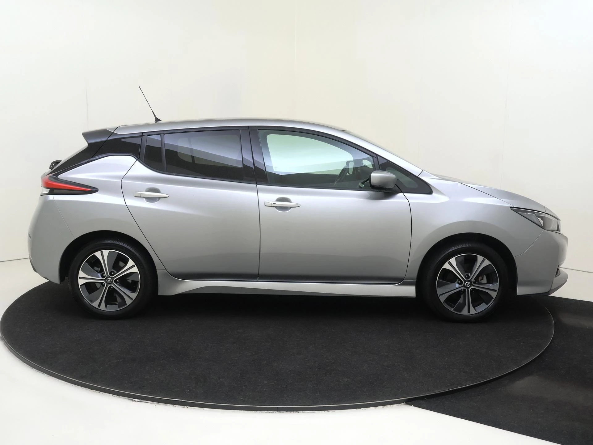 Nissan-Leaf-image-8