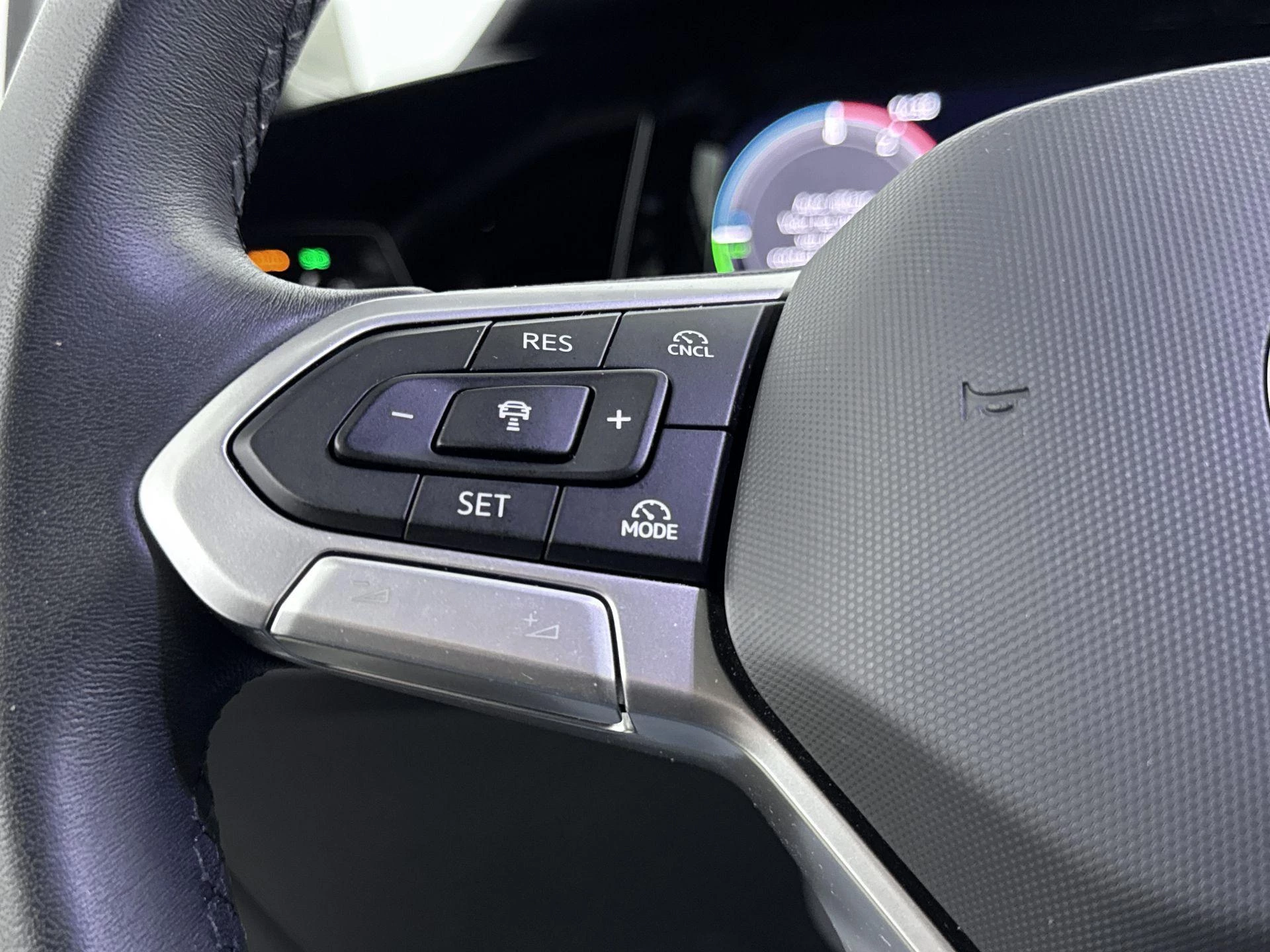 Volkswagen-Golf-image-5
