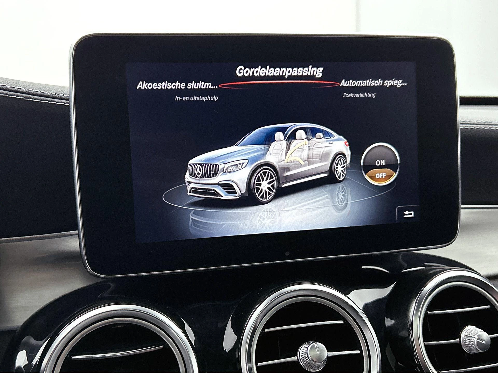 Mercedes-Benz-GLC-image-14