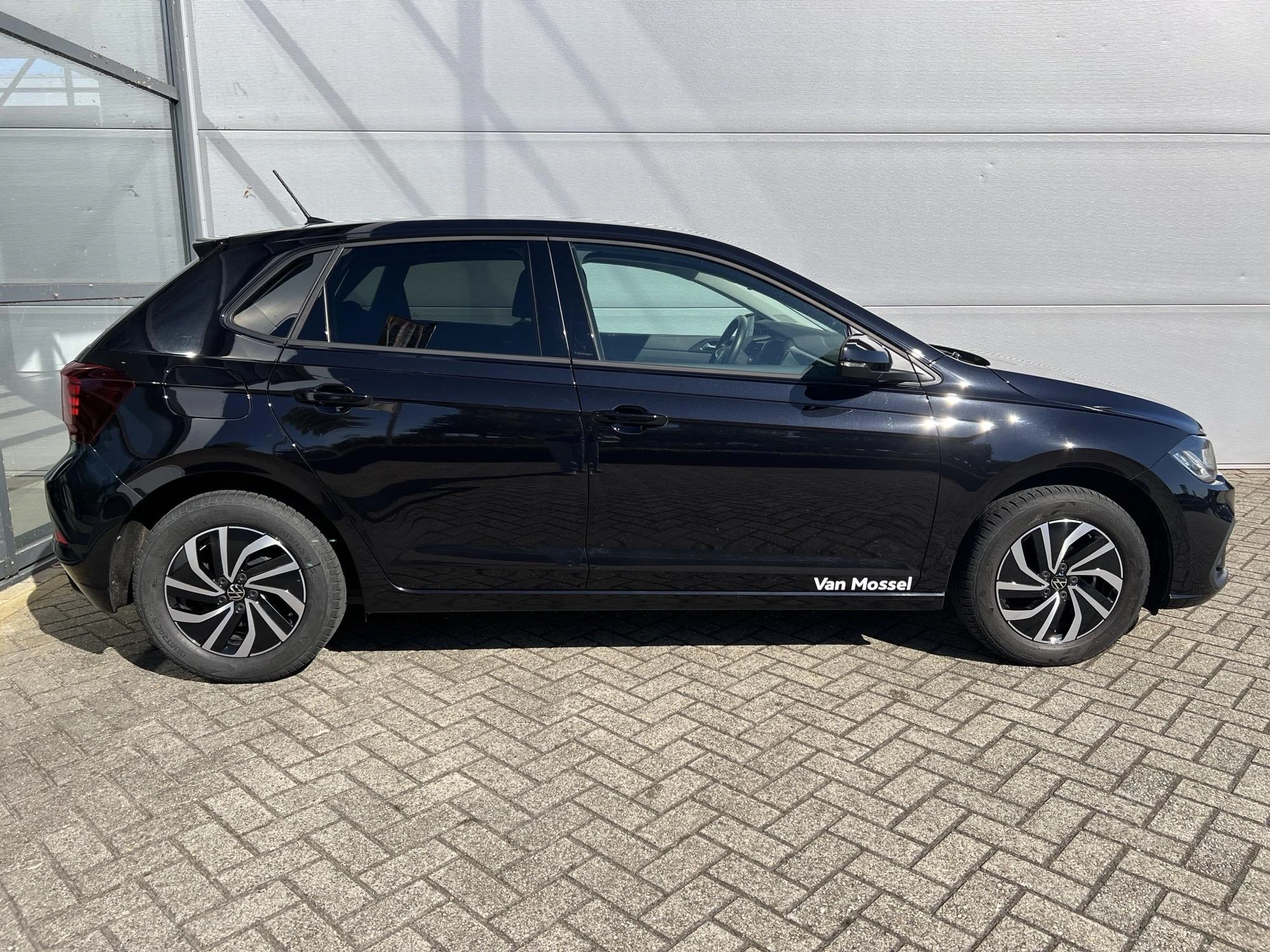 Volkswagen-Polo-image-2