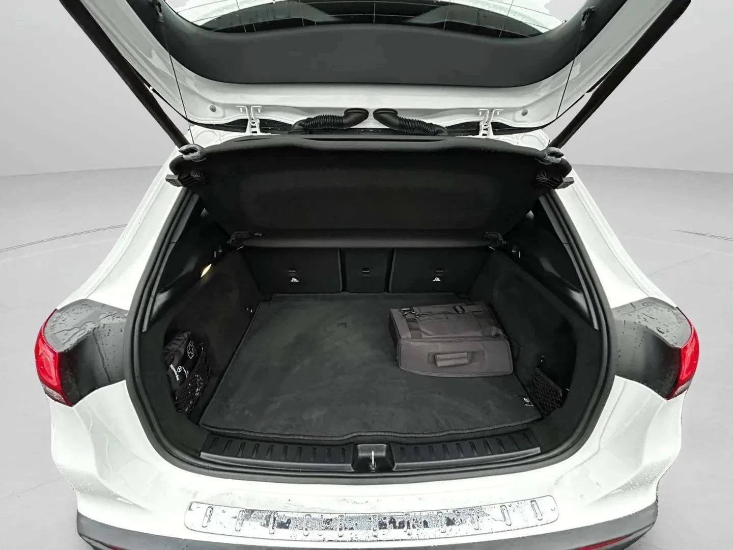 Mercedes-Benz-EQA-image-21