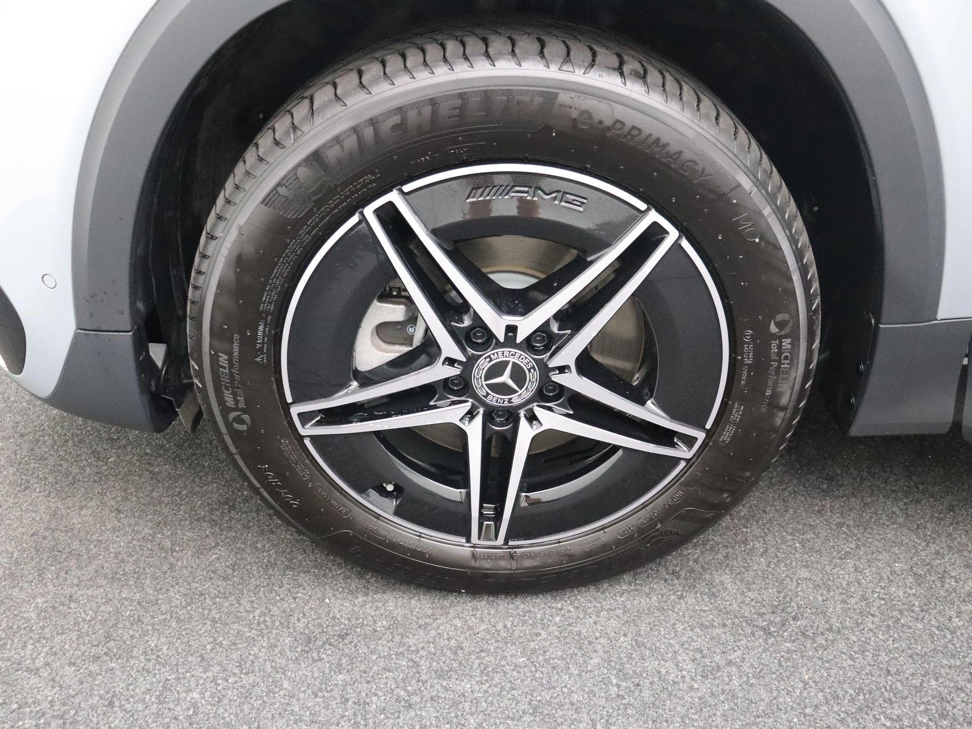 Mercedes-Benz EQB 250+ AMG Line + PANORAMISCH DAK + CARPLAY + ADVANCED SOUND +