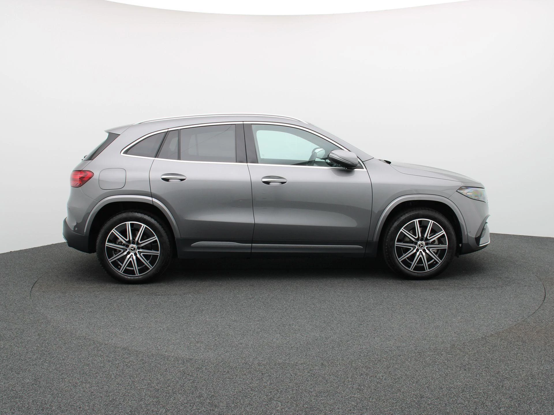 Mercedes-Benz EQA 250+ STAR EDITION + AMG + PANO DAK + BURMESTER + TREKHAAK + HEAD UP