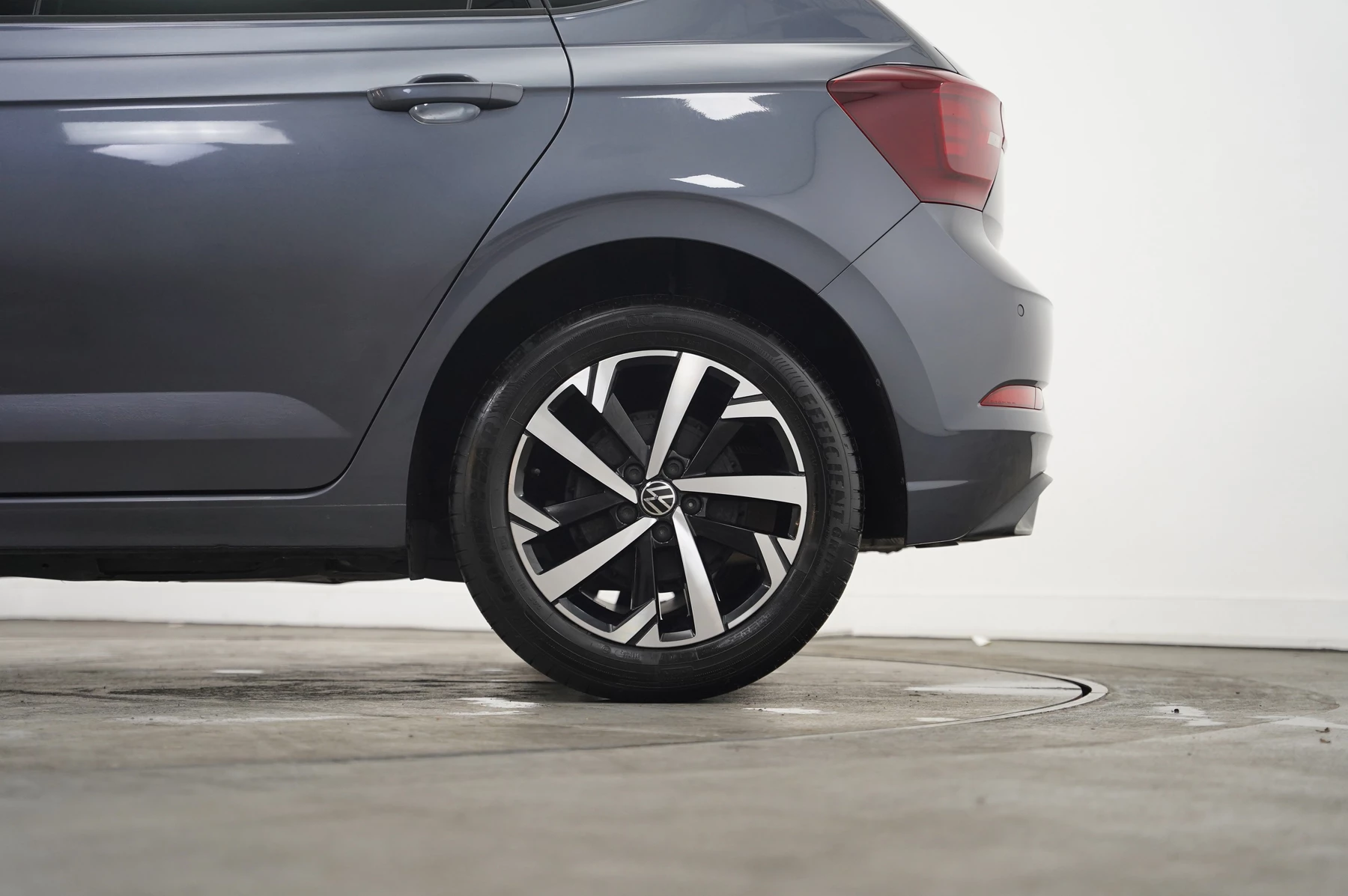 Volkswagen-Polo-image-21