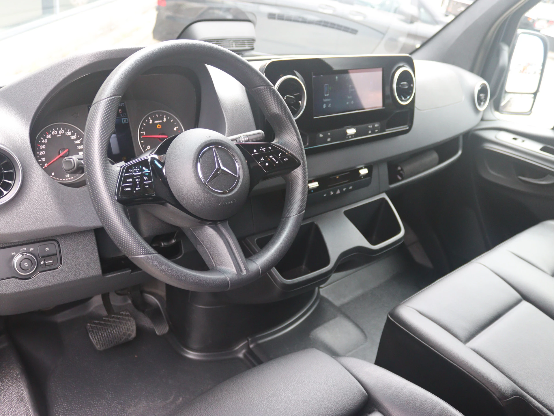 Mercedes-Benz-Sprinter-image-3
