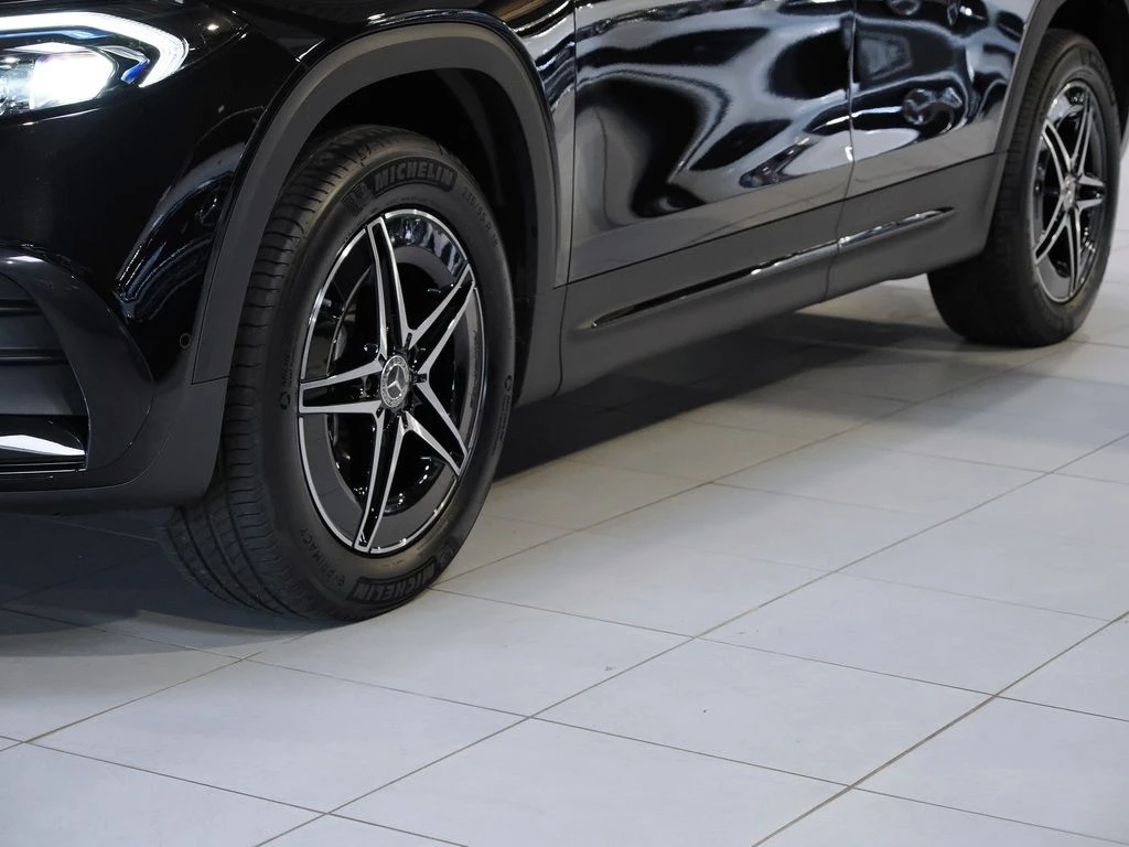 Mercedes-Benz-EQB 250+-image-6