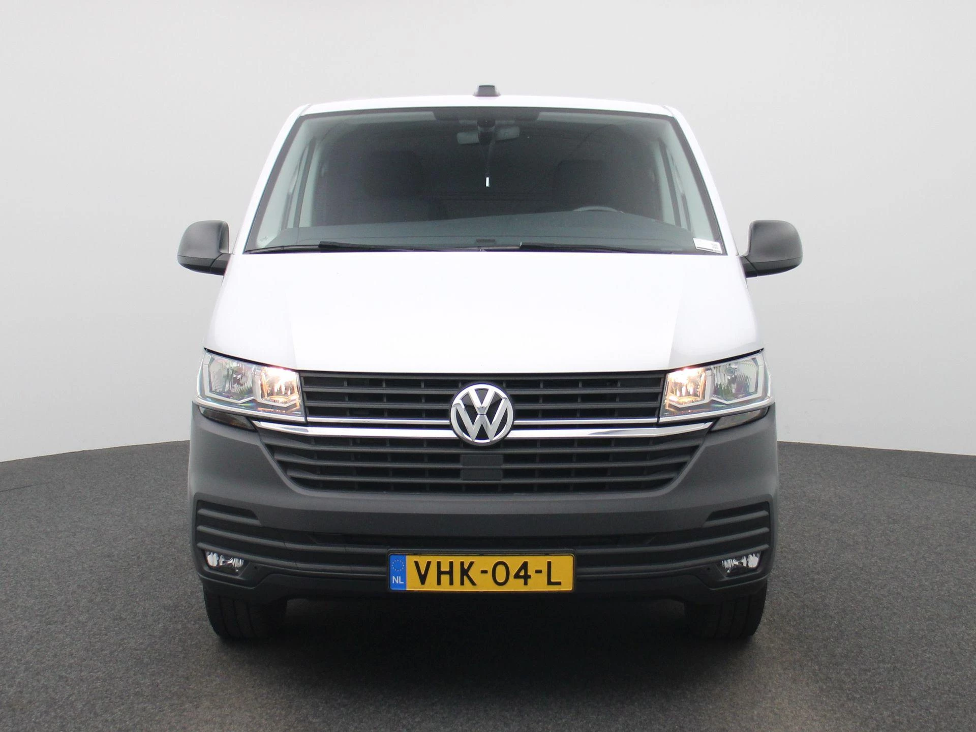 Volkswagen-Transporter-image-2