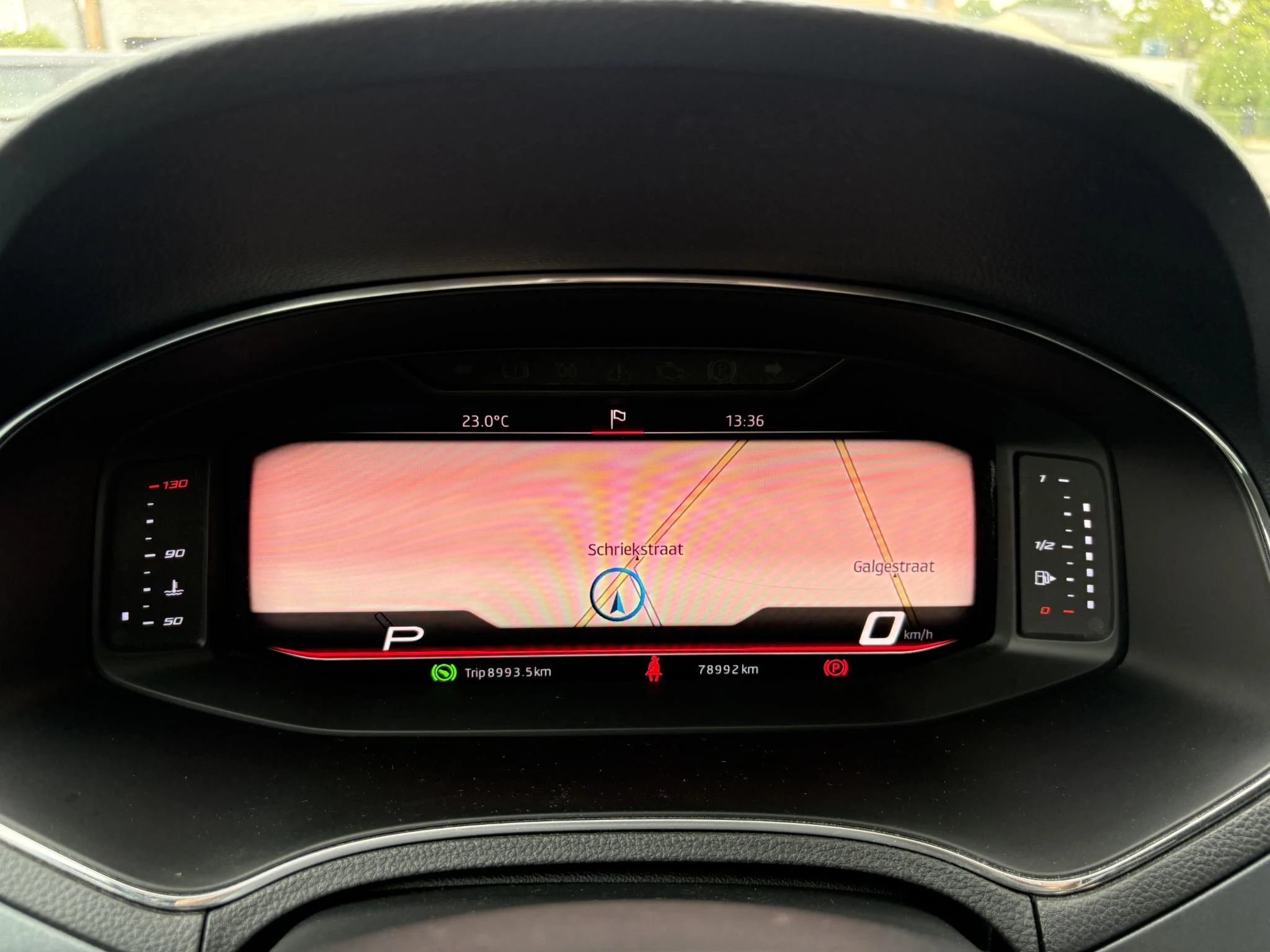 SEAT-Arona-image-14
