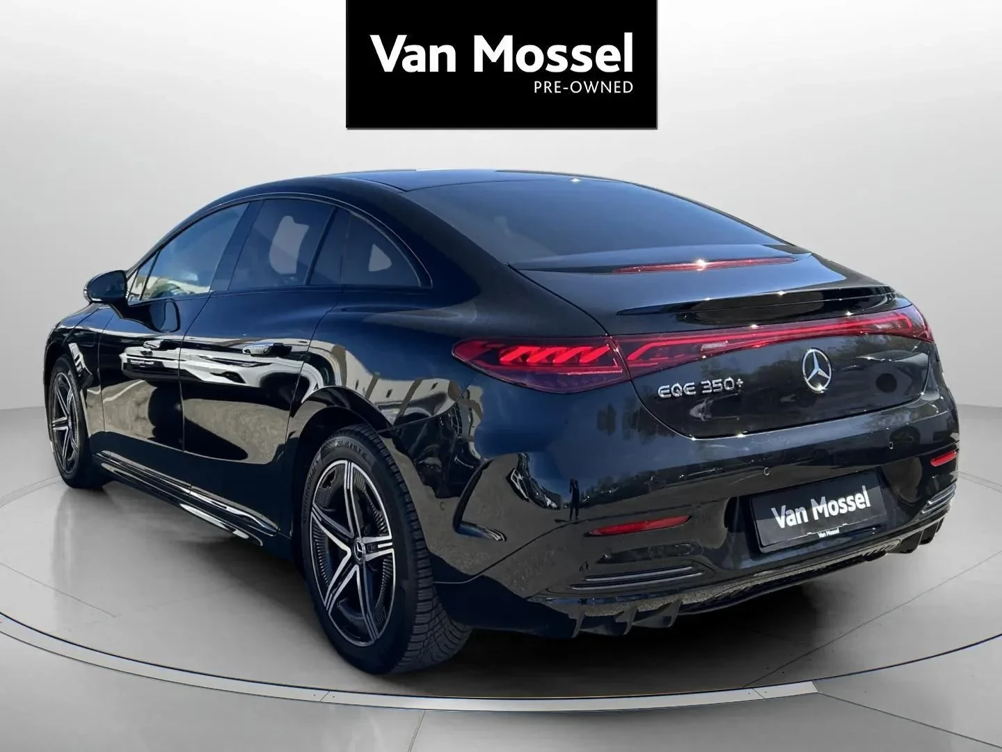 Mercedes-Benz-EQE-image-6