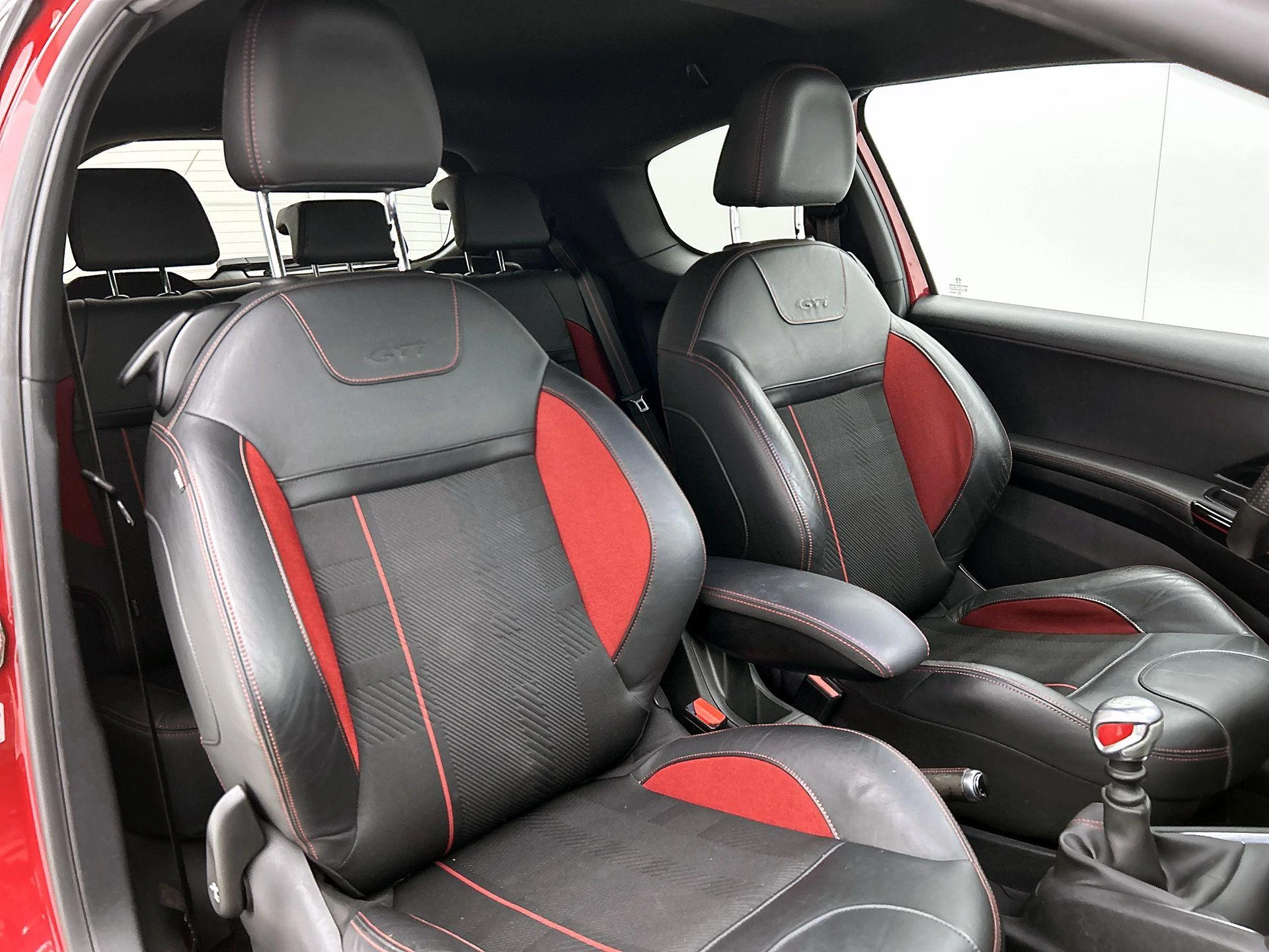 Peugeot 208 1.6 e-THP GTi