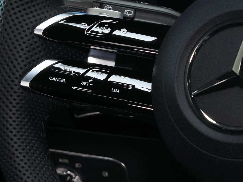 Mercedes-Benz-GLA 200 d-image-9