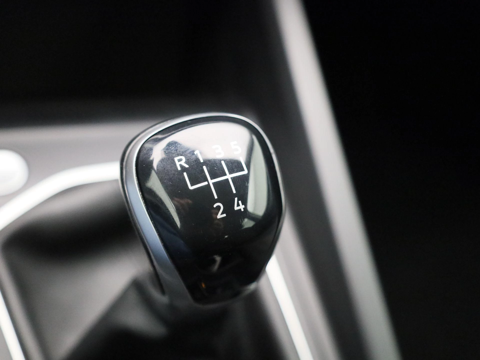 Volkswagen-Golf-image-23