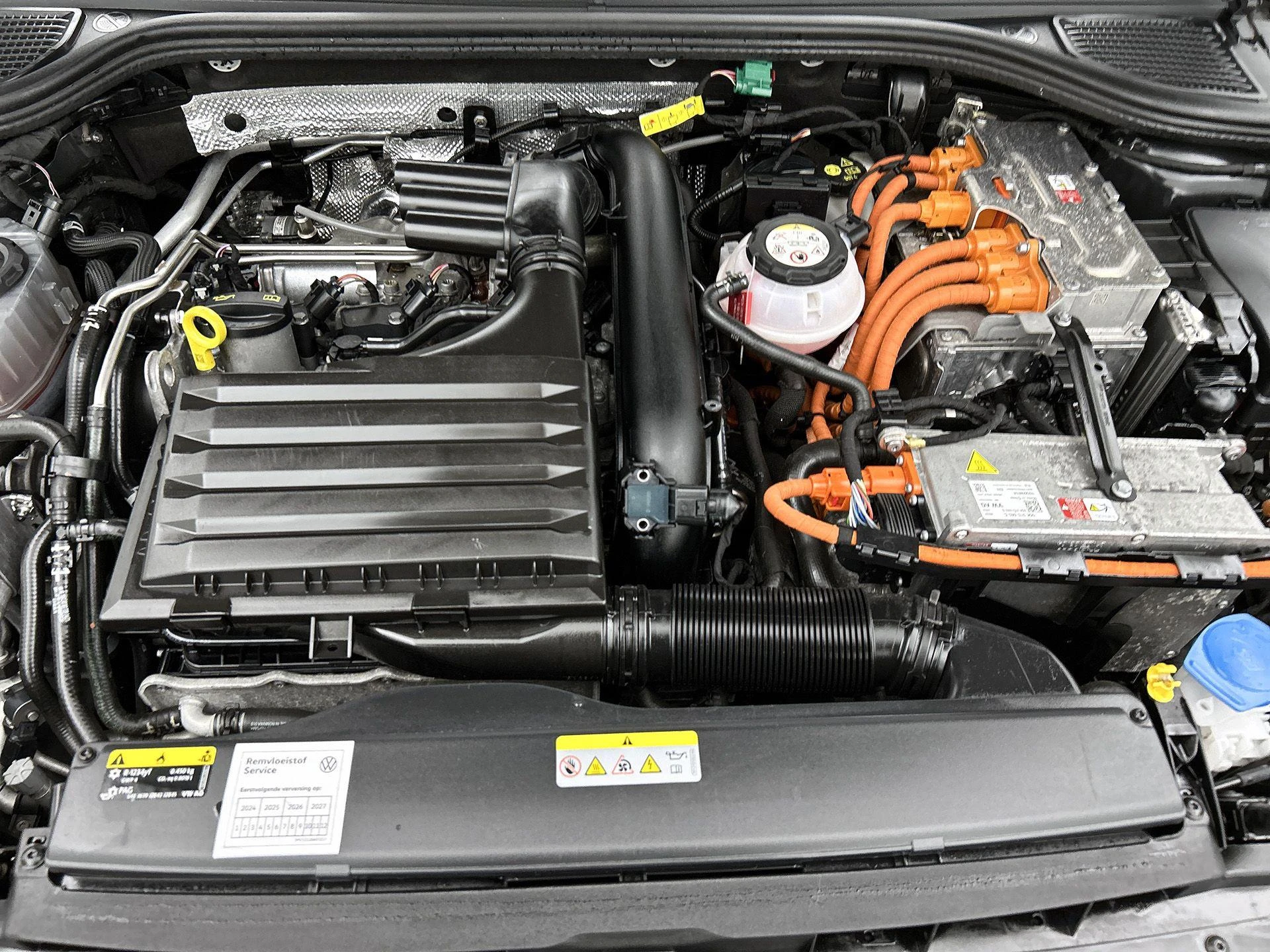 Volkswagen-Golf-image-25