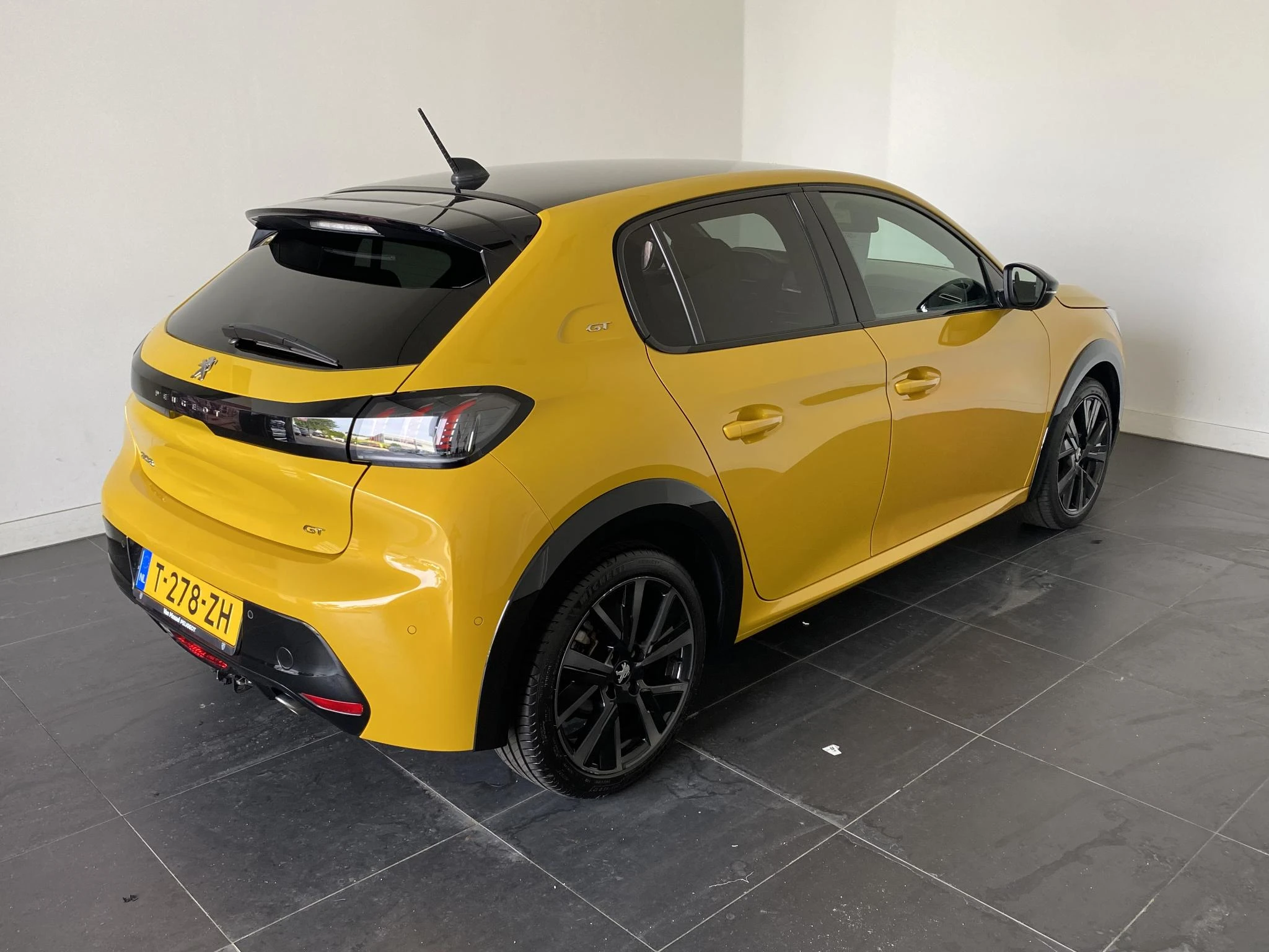 Peugeot-208-image-1