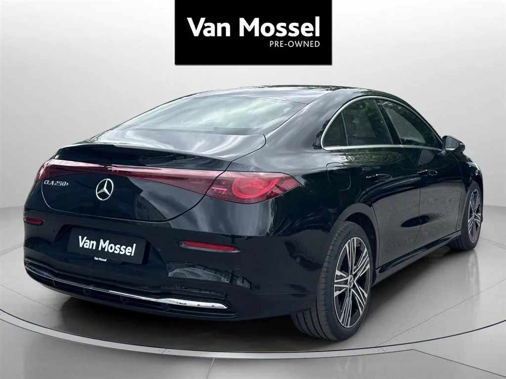 Mercedes-Benz-CLA-image-4