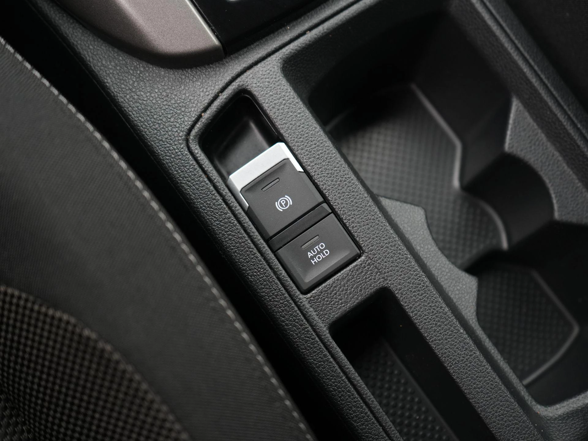 Volkswagen-T-Roc-image-22