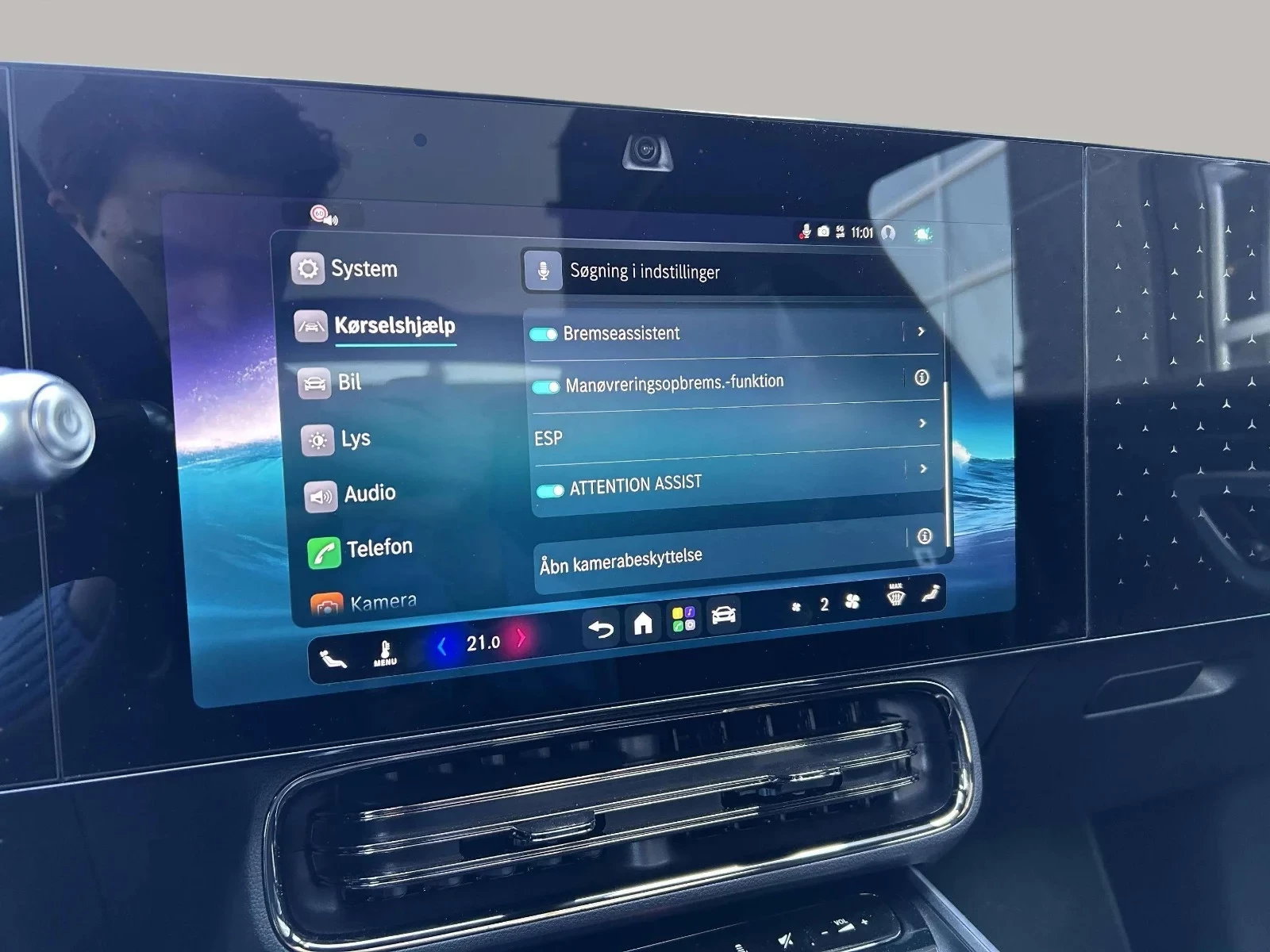 Mercedes-Benz-CLA-image-18