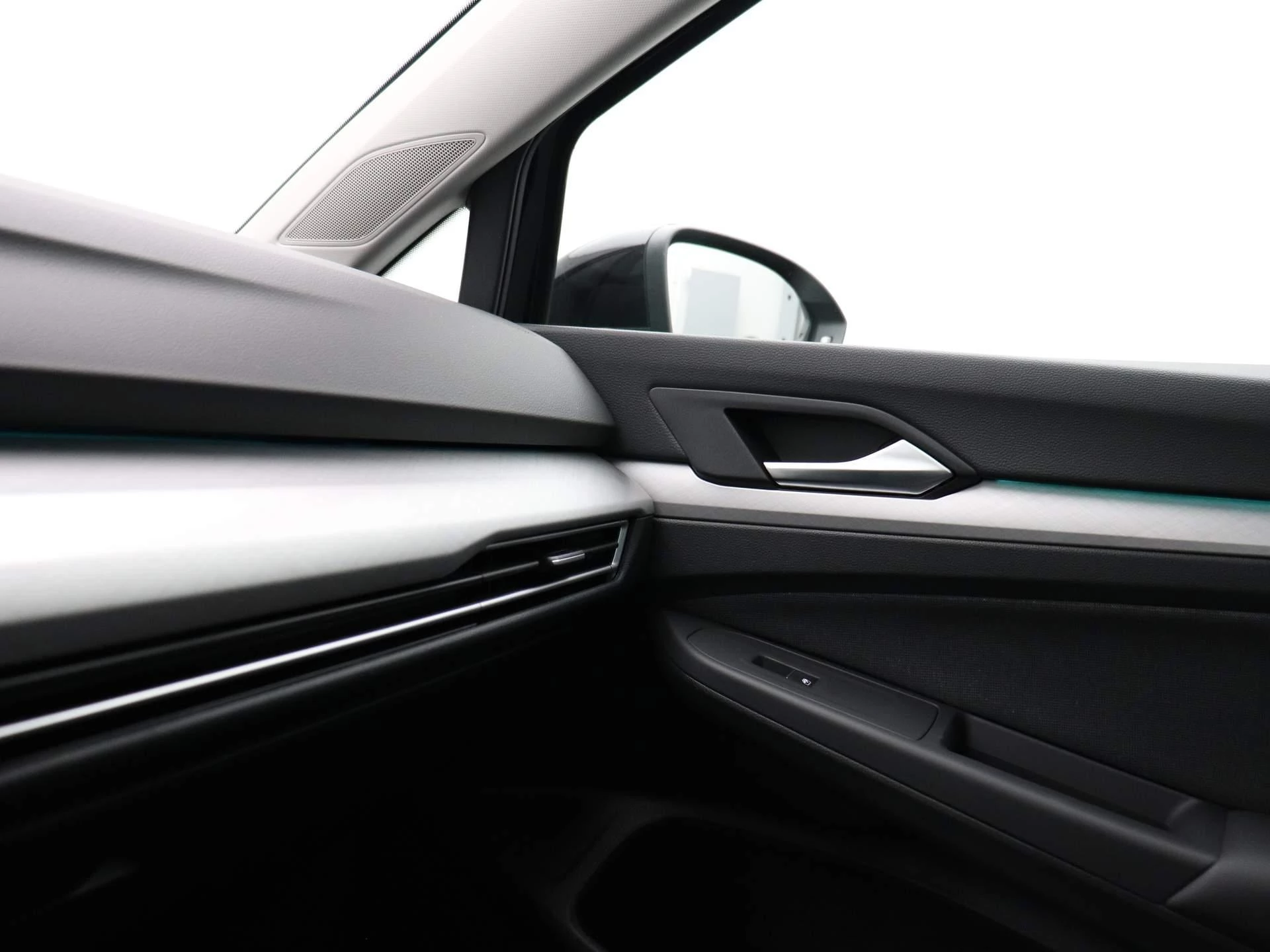 Volkswagen-Golf-image-26