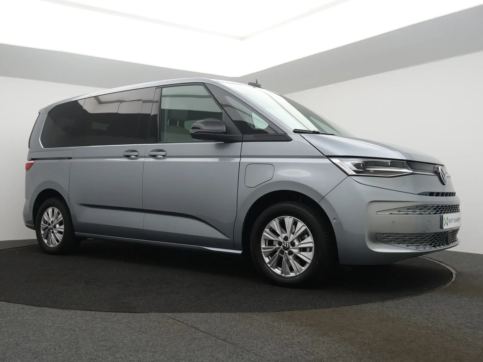 Volkswagen Multivan T7 eHybrid (PHEV) Multivan T7 PHEV Life Korte versie 1.5eHybrid 4X4 245PK *AUTOMAAT*7 ZITPLAATSEN*VIRTUAL COCKPIT*TREK