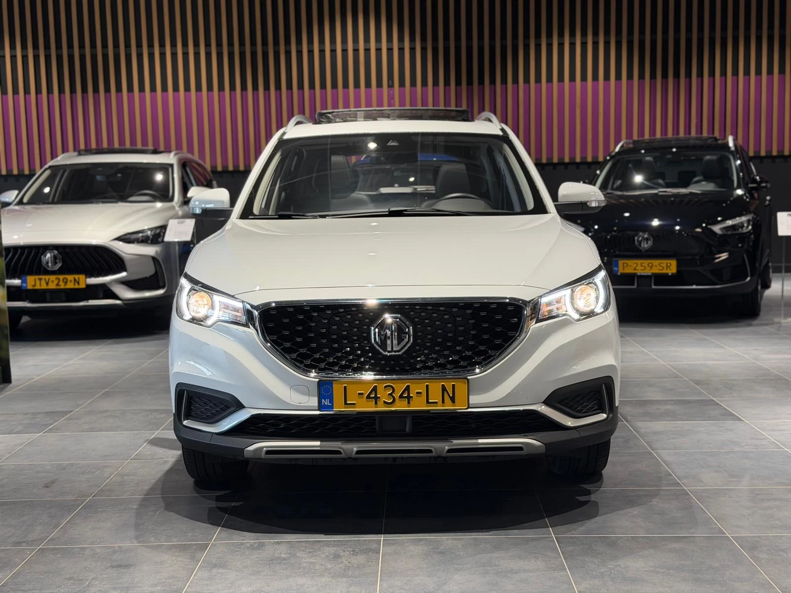 MG-ZS EV-image-2