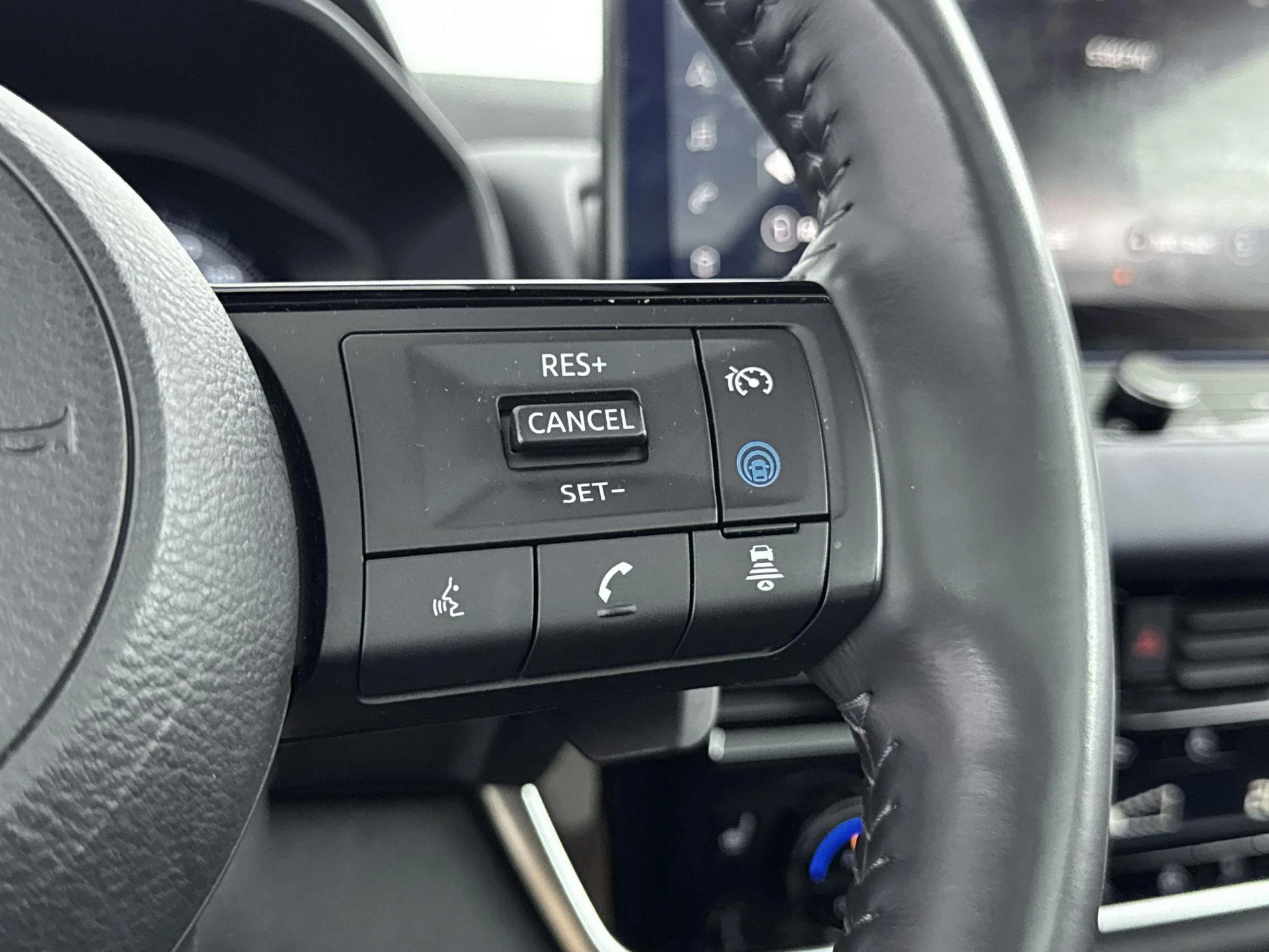 Nissan-QASHQAI-image-7