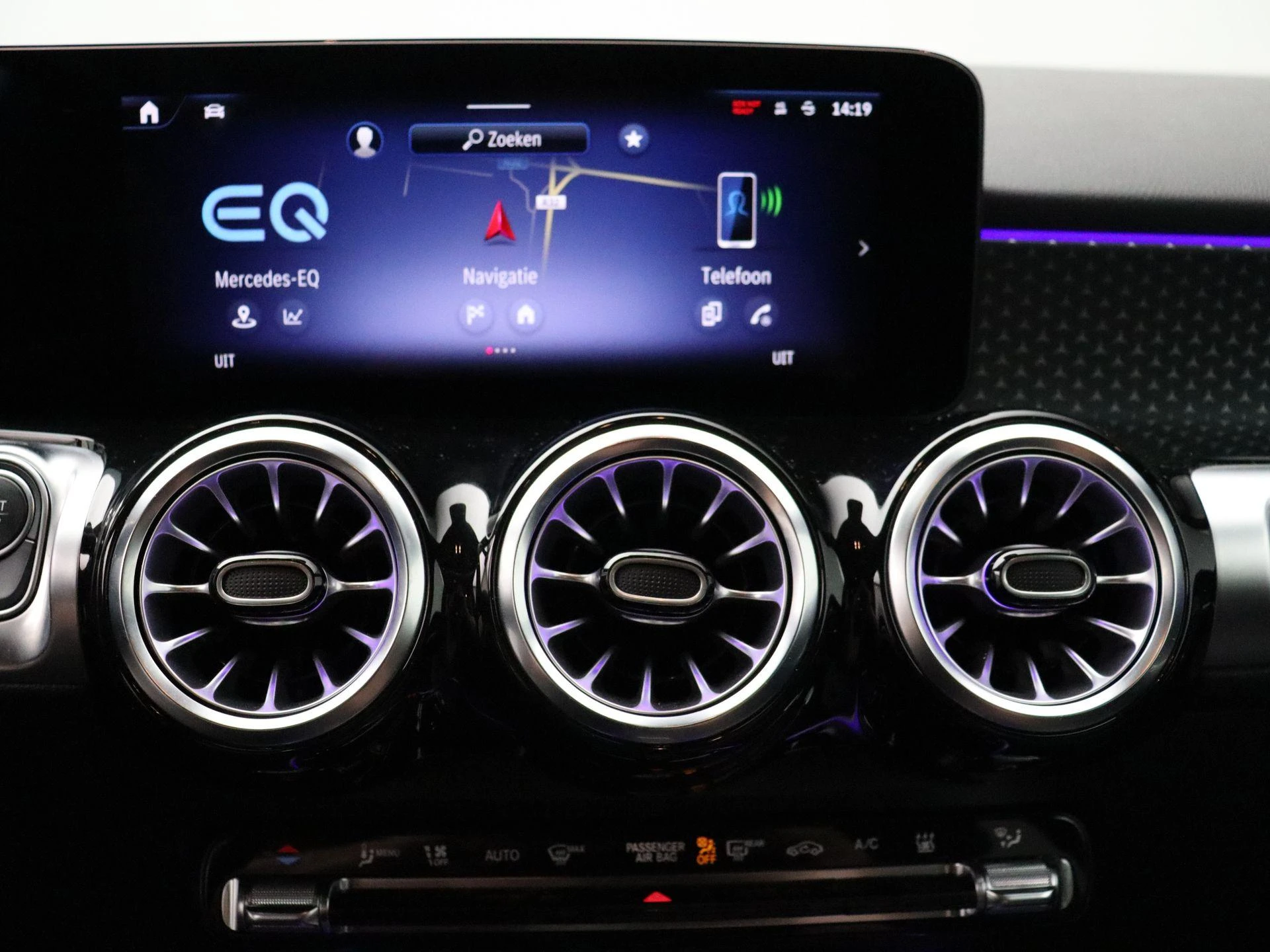 Mercedes-Benz-EQB-image-13