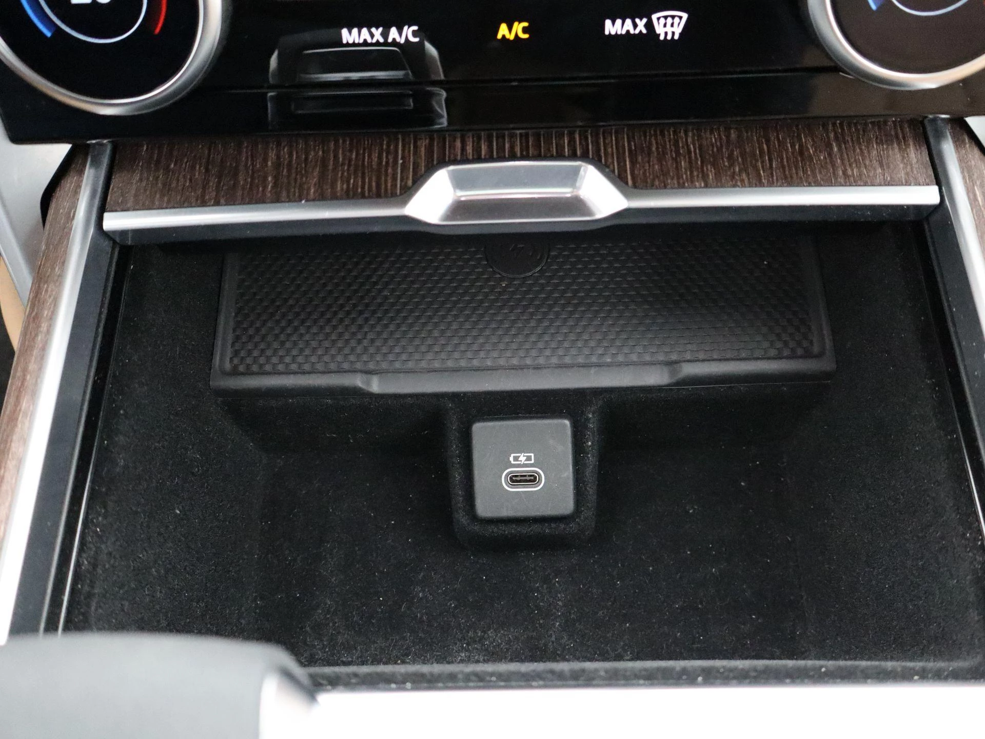 Land Rover-Range Rover-image-20