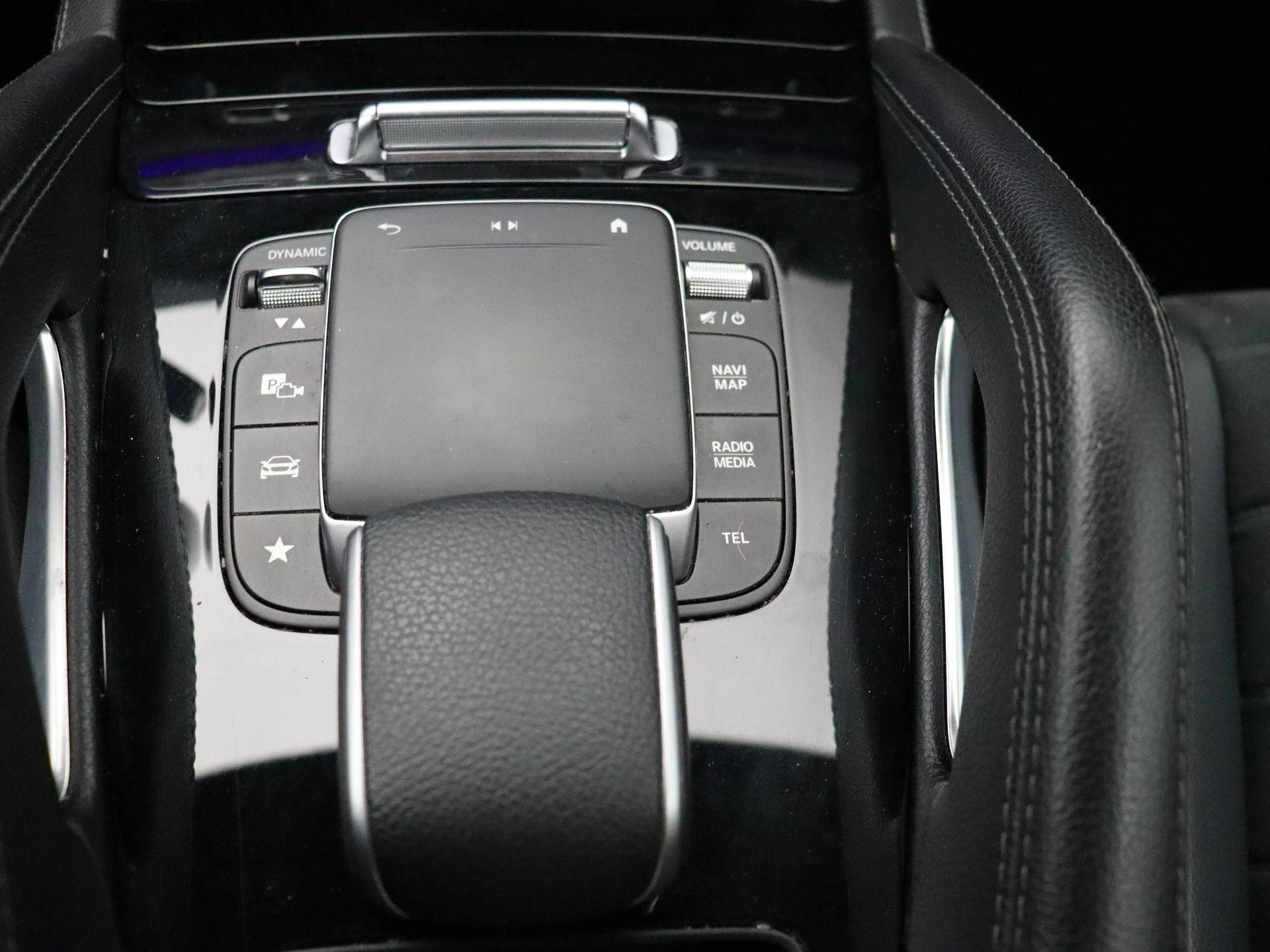 Mercedes-Benz-GLE-image-22