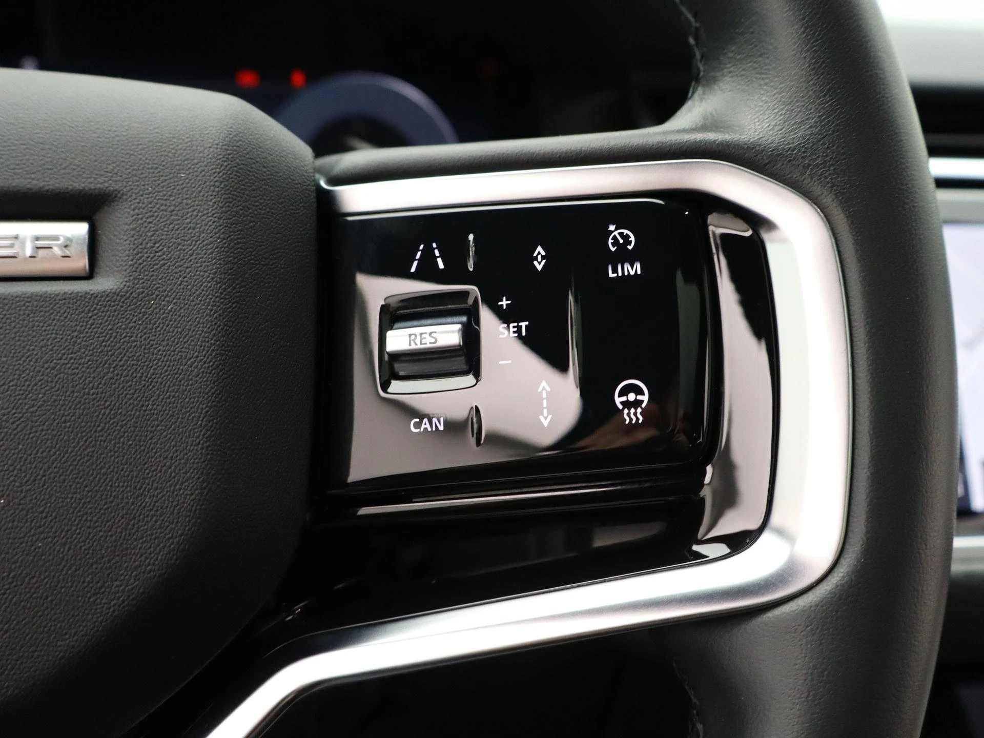 Land Rover-Range Rover Velar-image-24