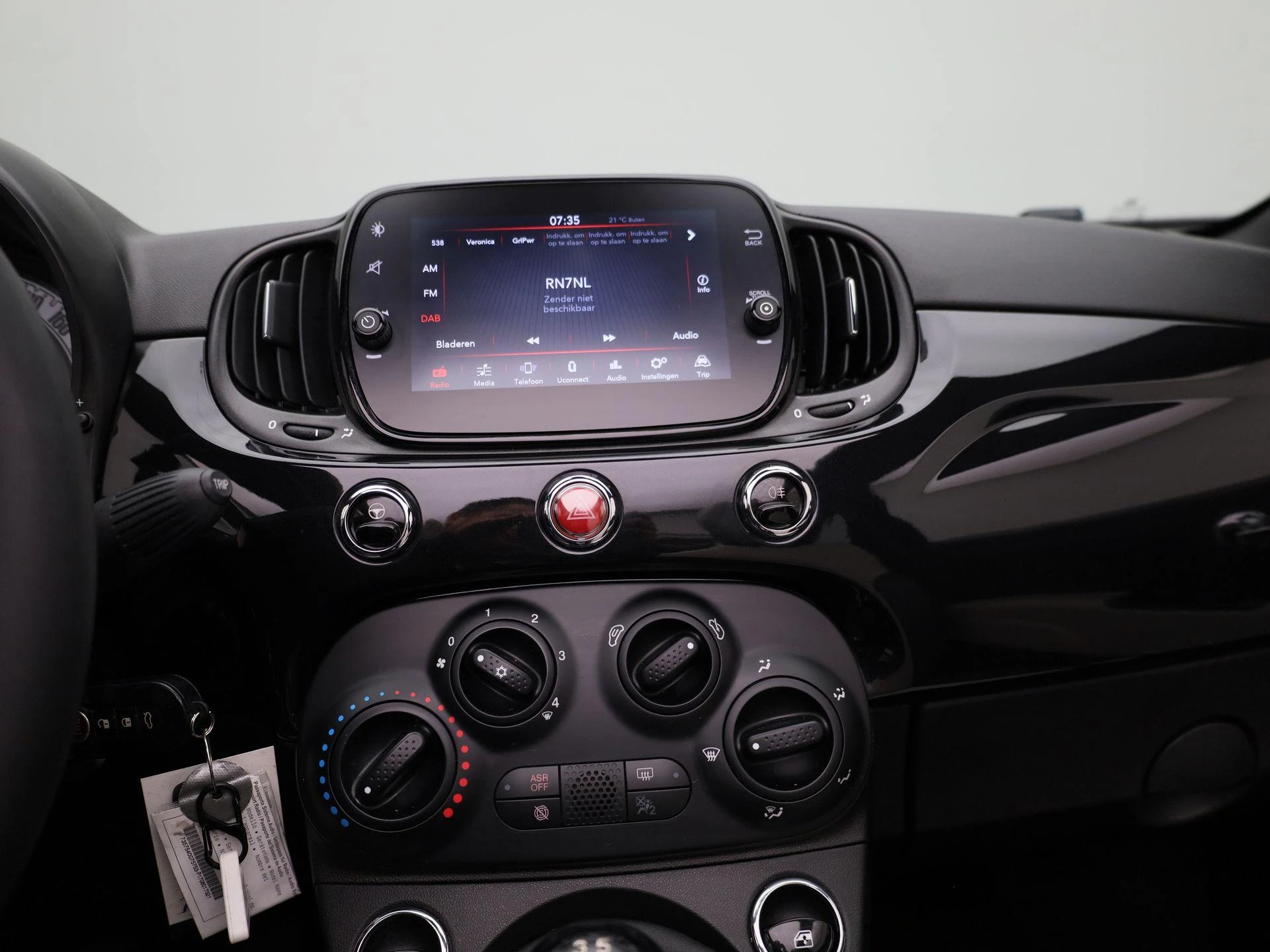 Fiat-500C-image-8