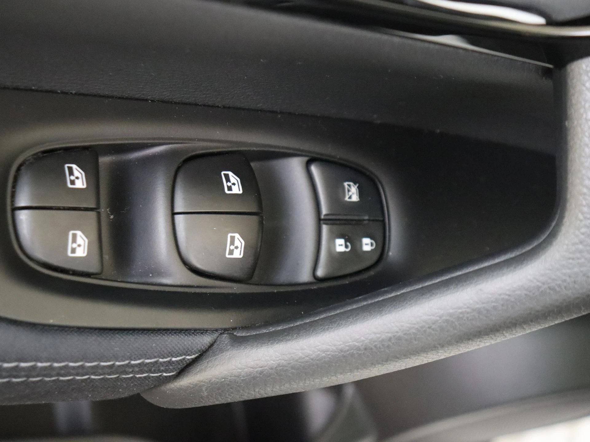 Nissan-QASHQAI-image-24