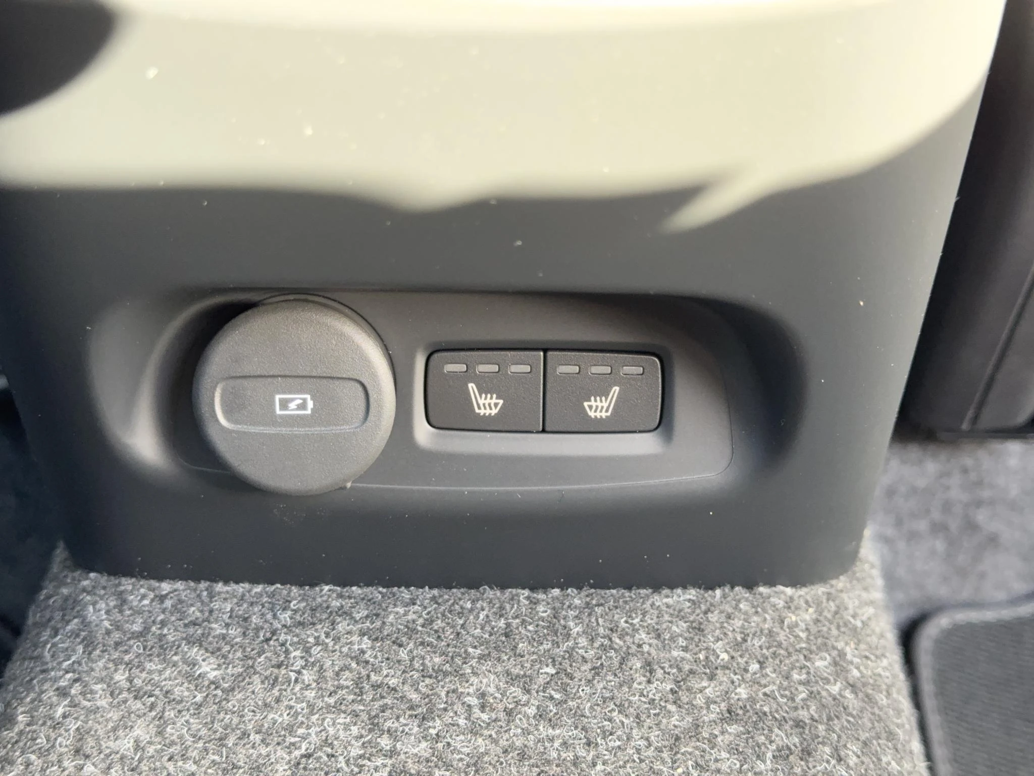 Volvo-EX40-image-11