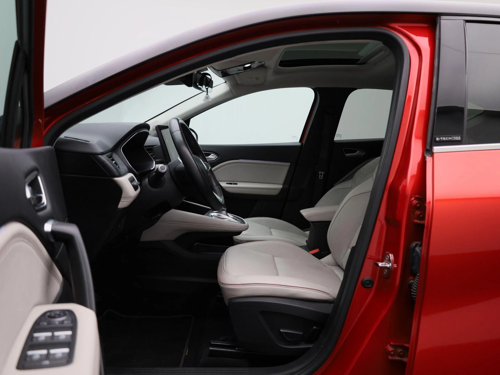 Renault Captur 1.6 E-Tech Plug-in Hybrid Initiale Paris 160PK