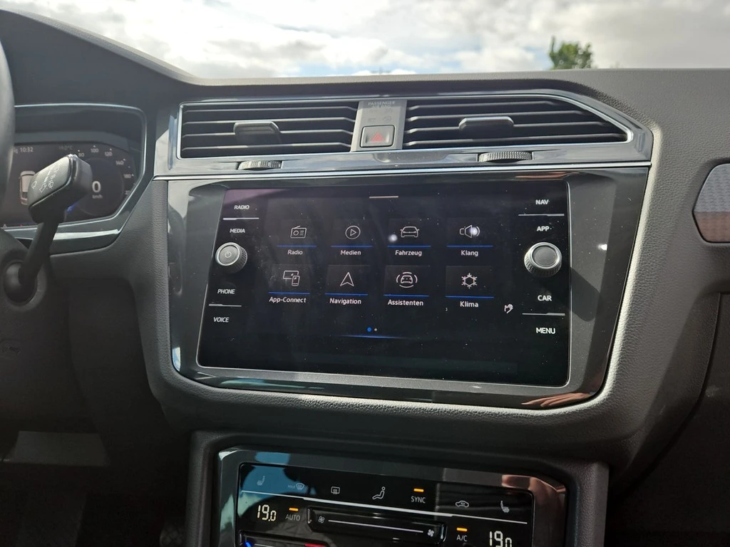 Volkswagen-Tiguan-image-10