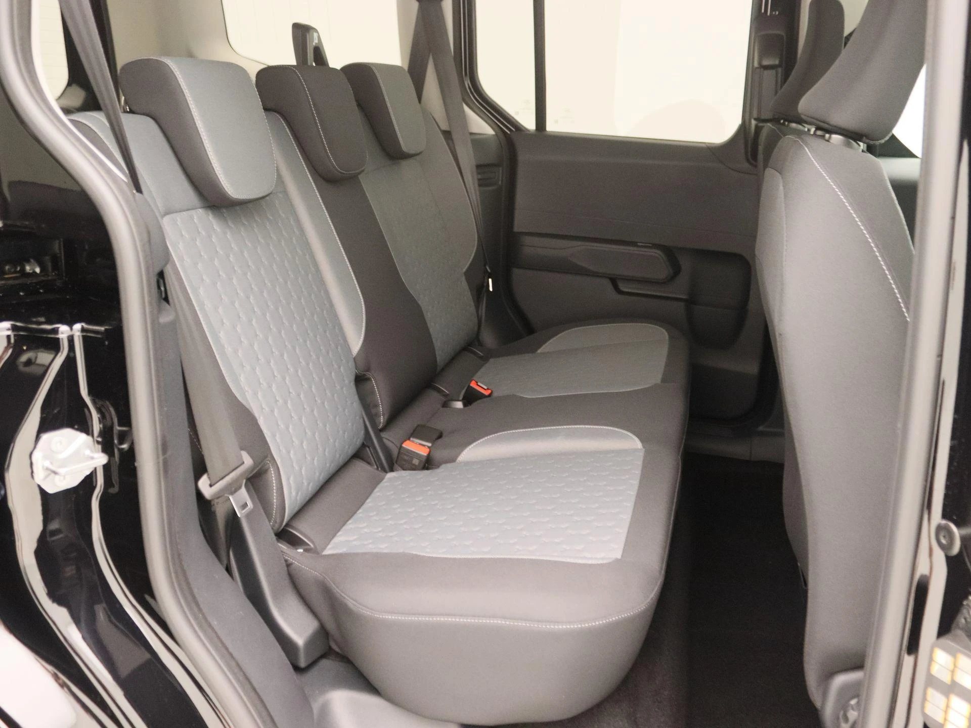 Ford-E-Transit Courier-image-23