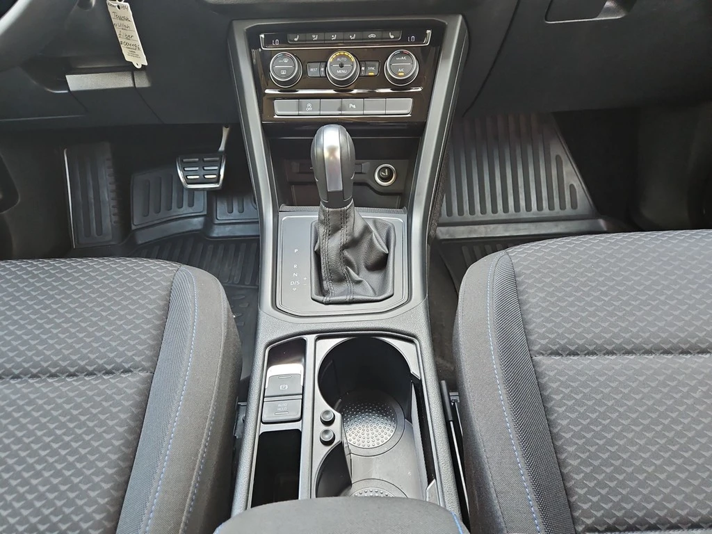 Volkswagen-Touran-image-8