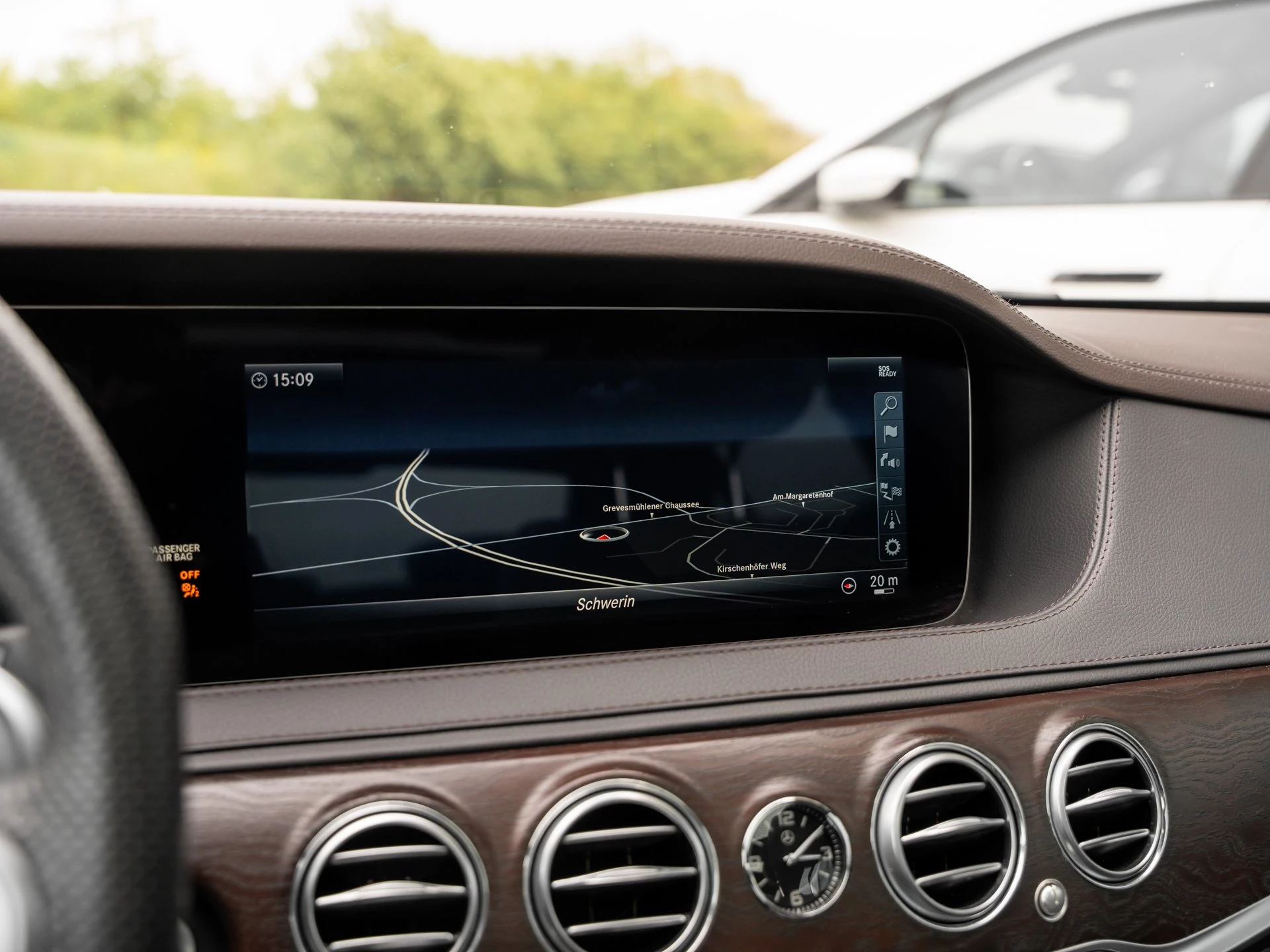 Mercedes-Benz-S-Klasse-image-13
