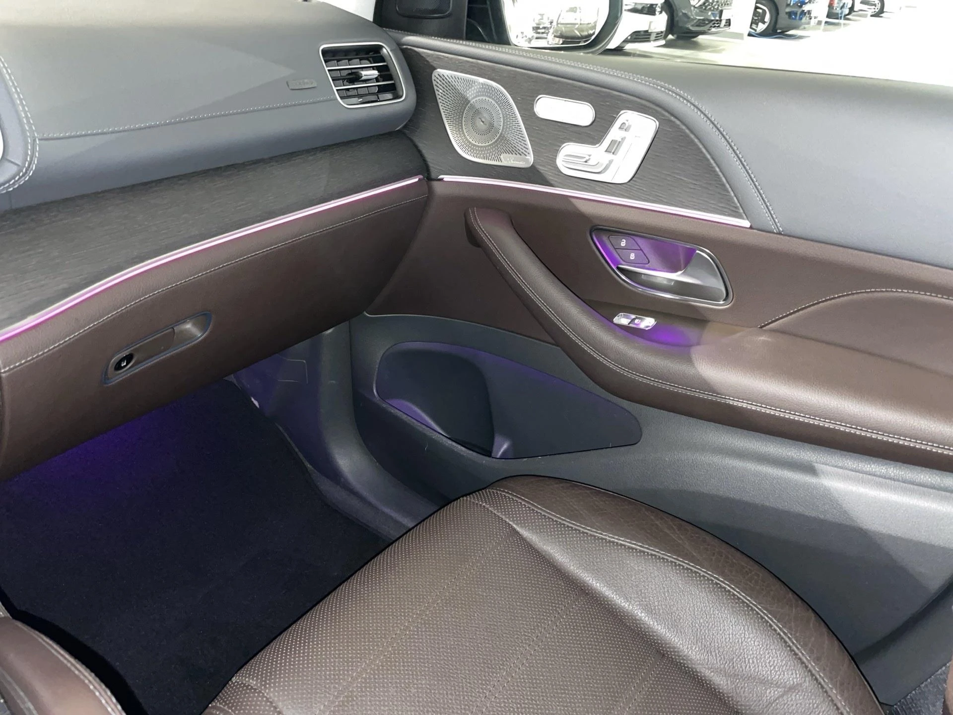 Mercedes-Benz-GLS-image-8