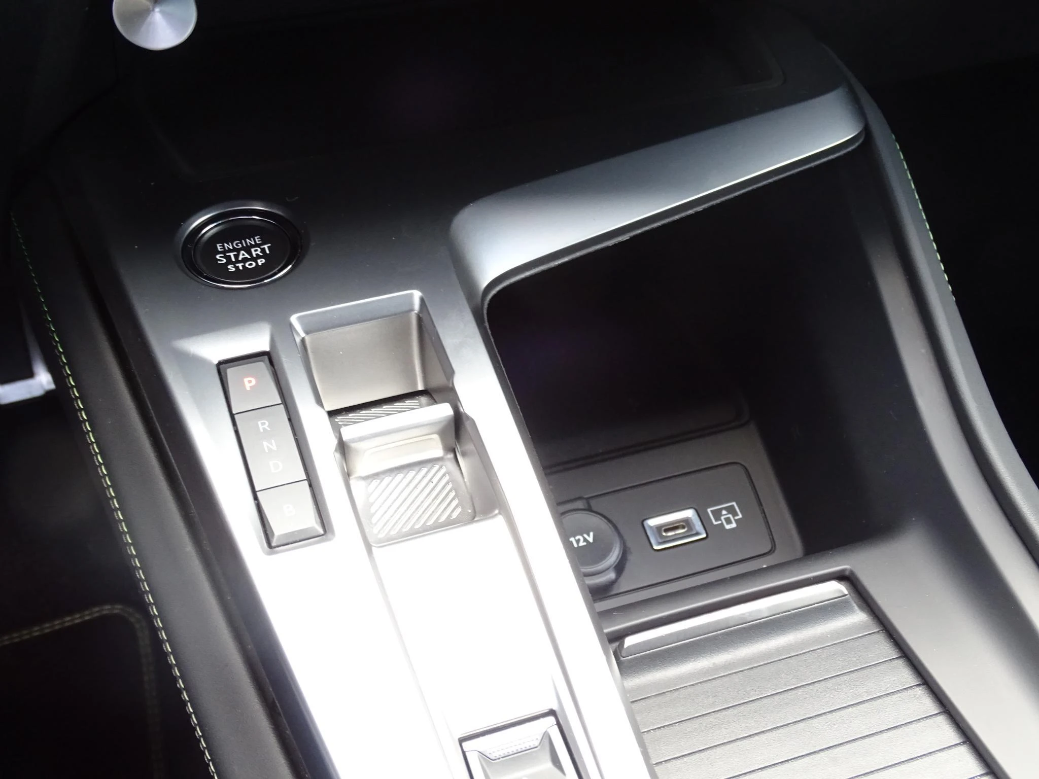 Peugeot 408 1.6 Hybrid 225 S&S EAT8 First Edition
