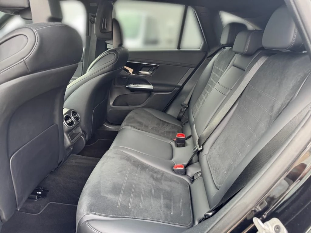 Mercedes-Benz-GLC 300 d-image-9