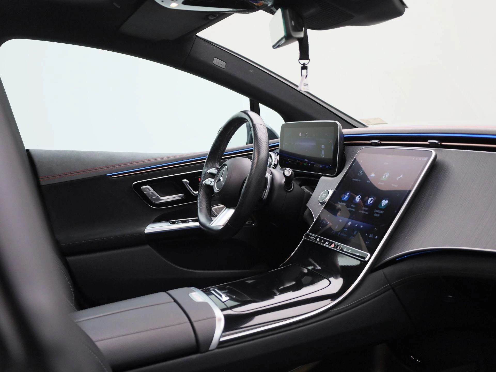 Mercedes-Benz-EQE-image-37