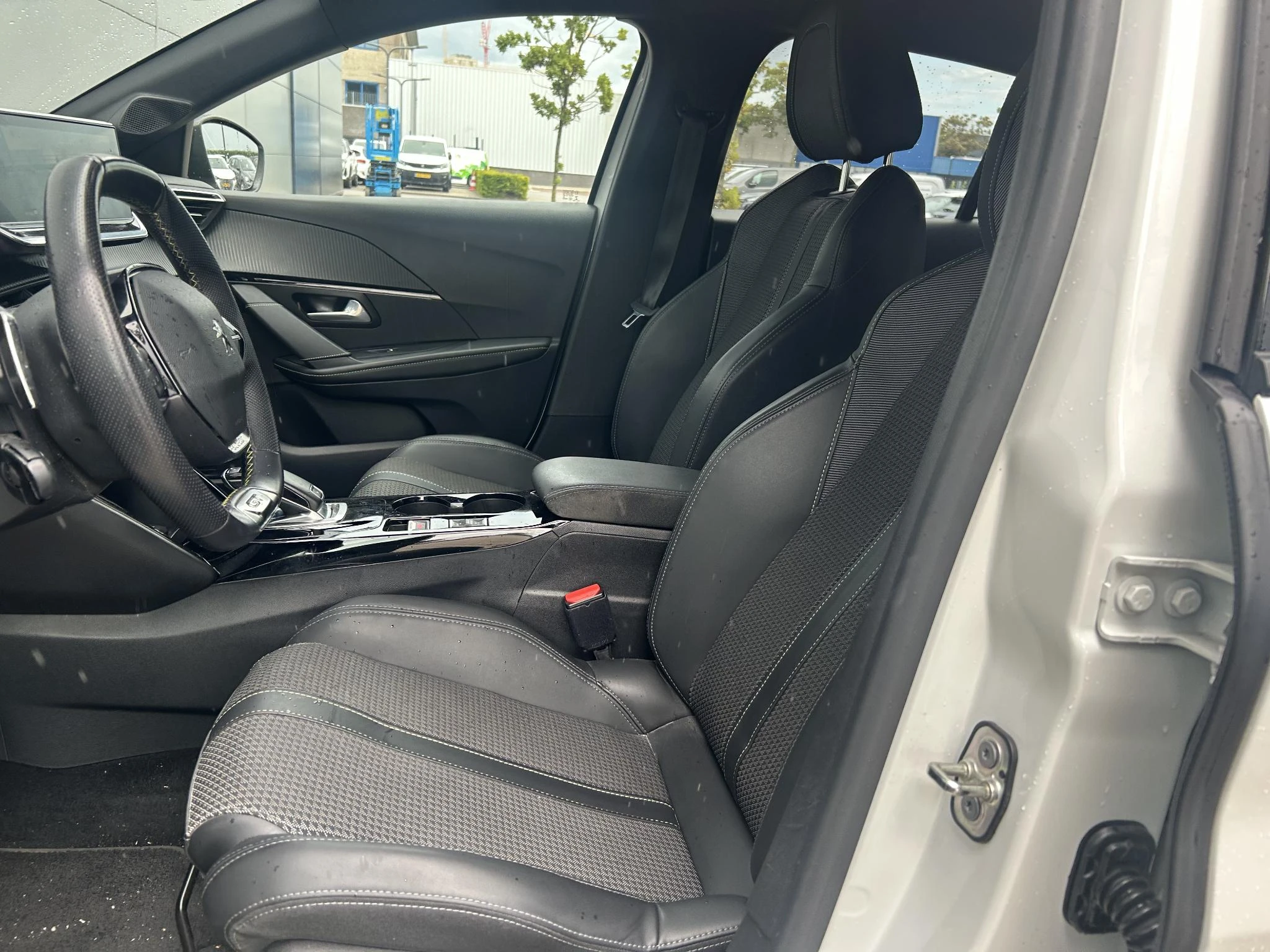 Peugeot-208-image-16