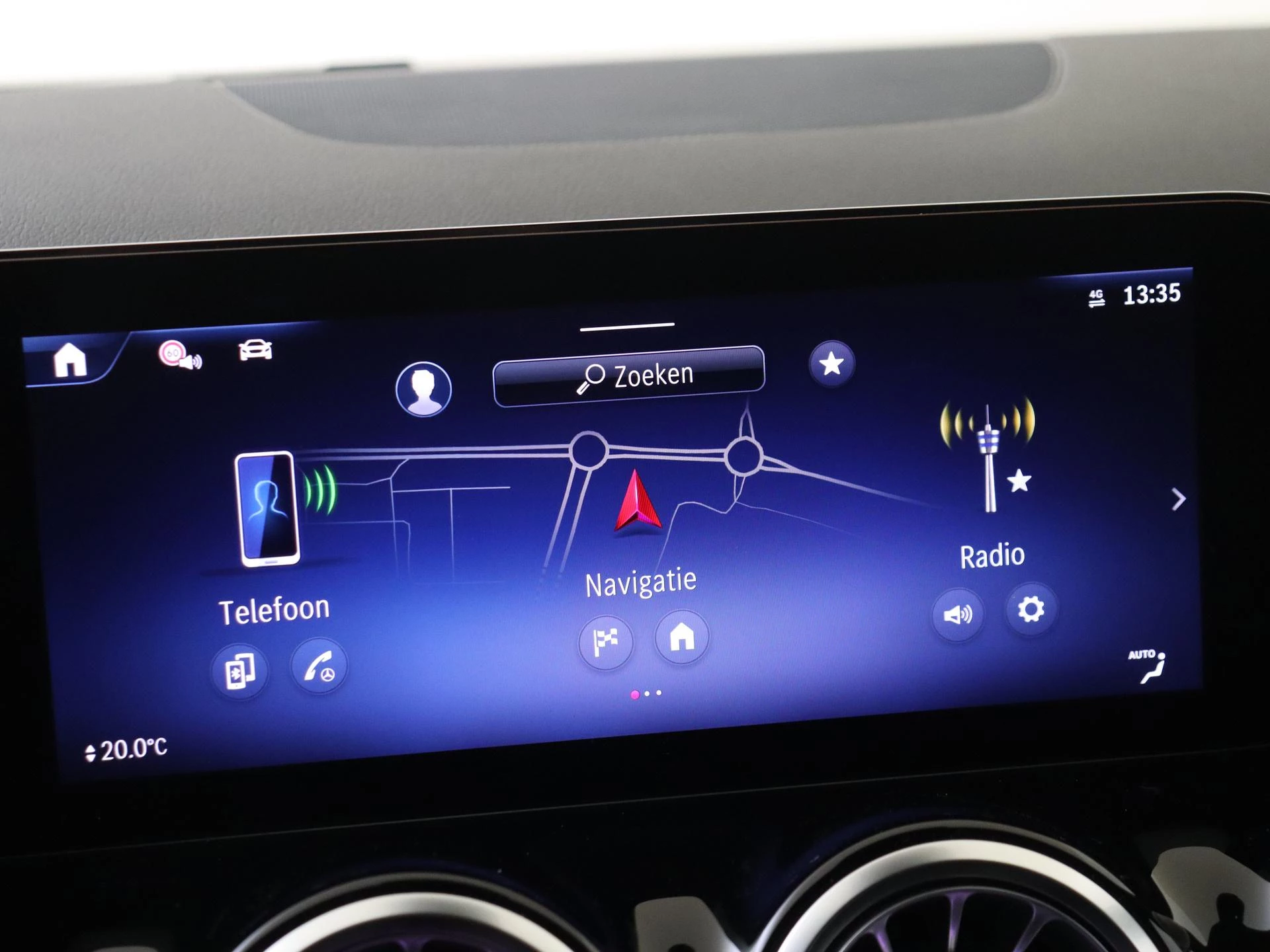Mercedes-Benz-GLA-image-15