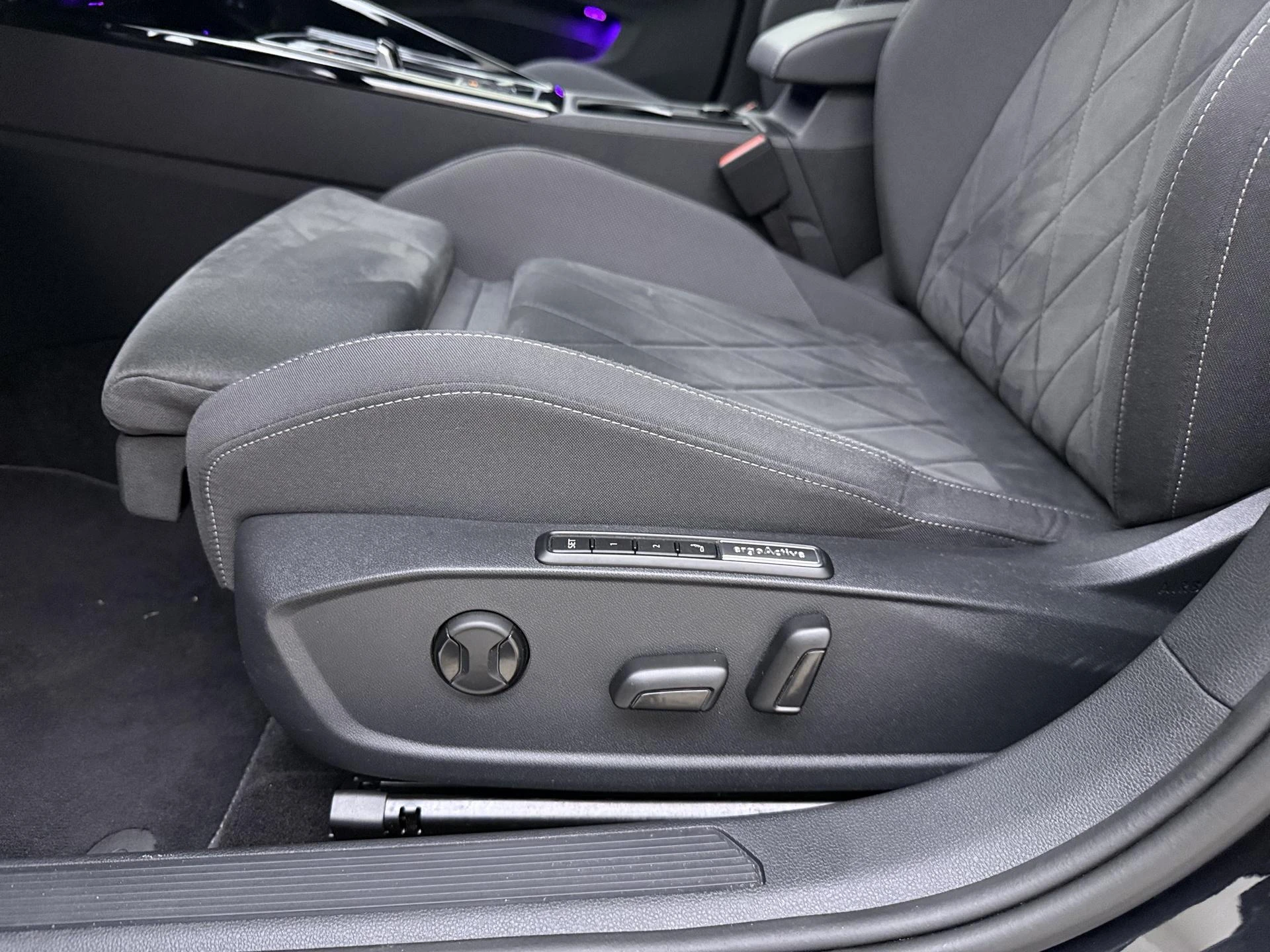 Volkswagen-Golf-image-21