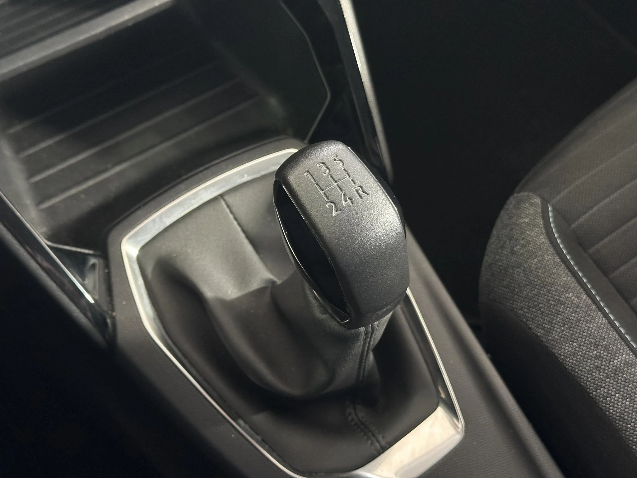 Peugeot-208-image-19