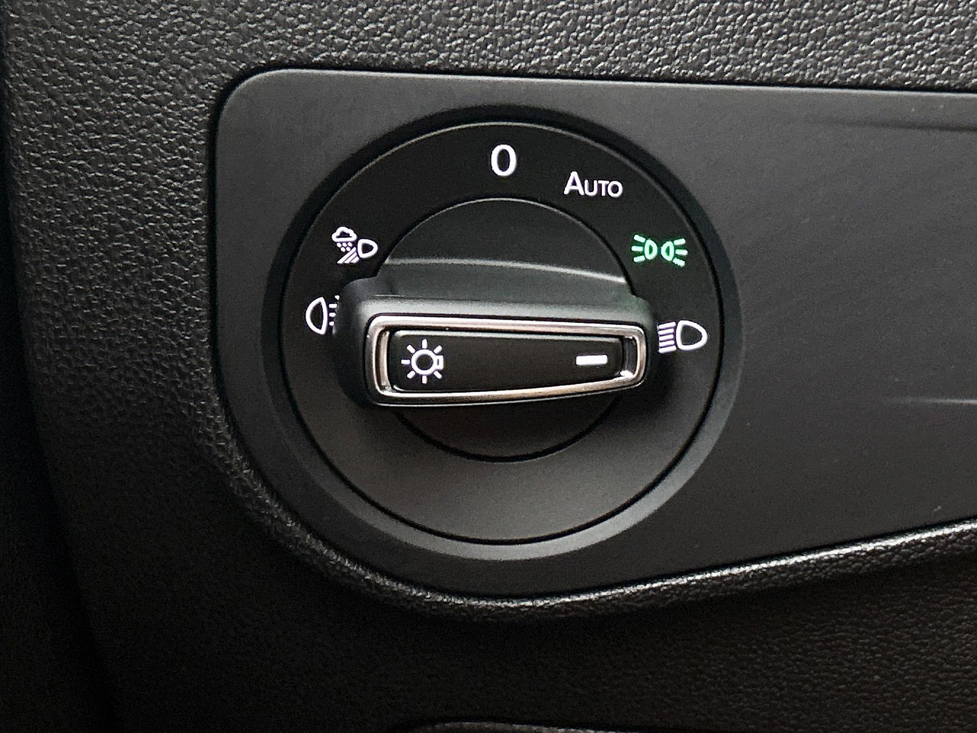 Volkswagen-Tiguan-image-25