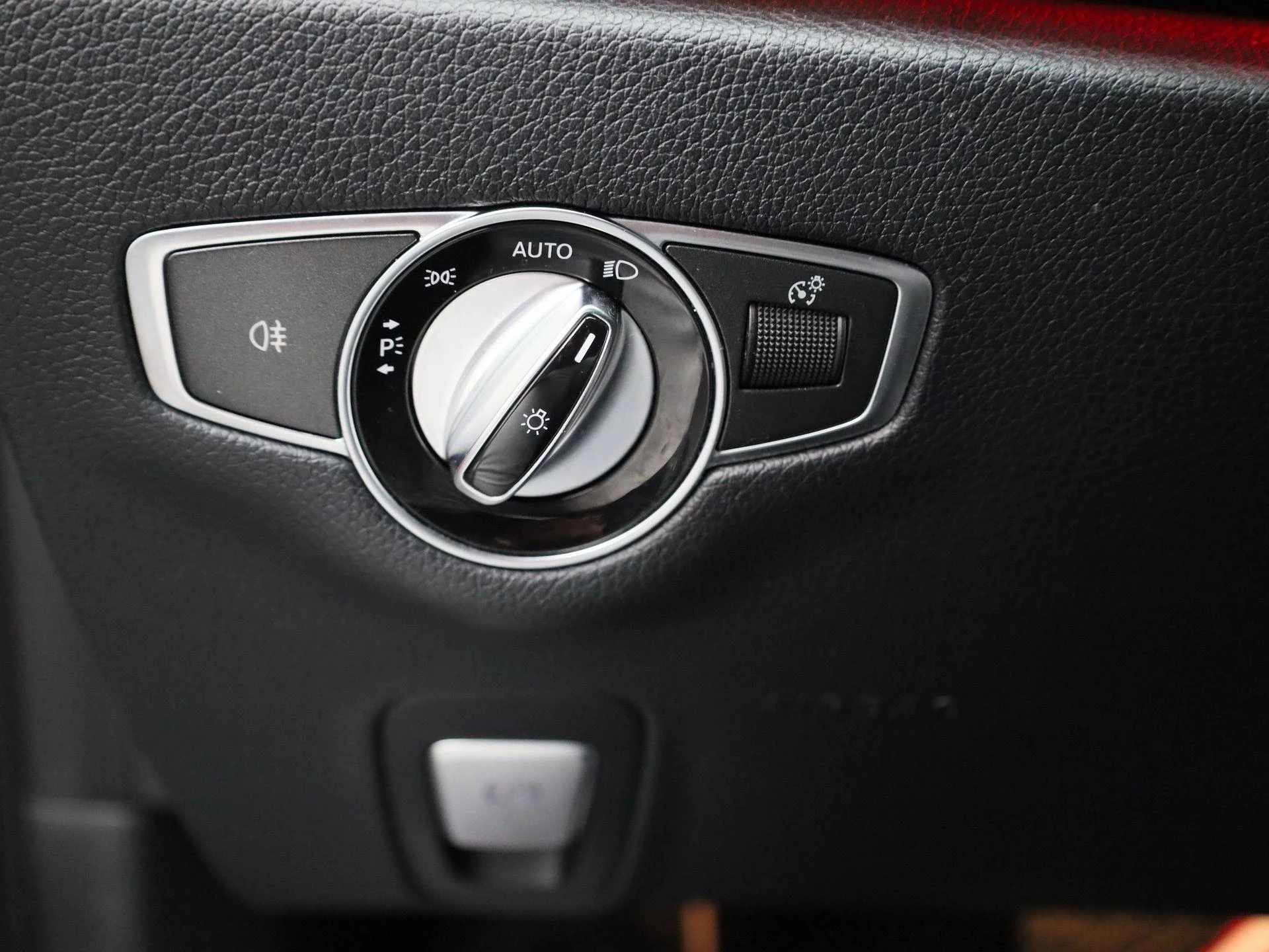 Mercedes-Benz-E-Klasse-image-24